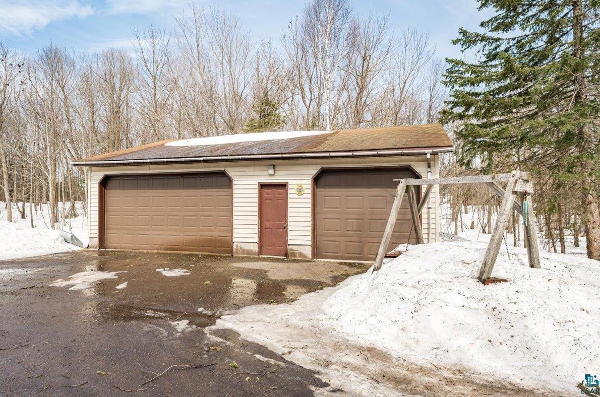 317 S Ugstad Rd, Duluth, MN 55810
