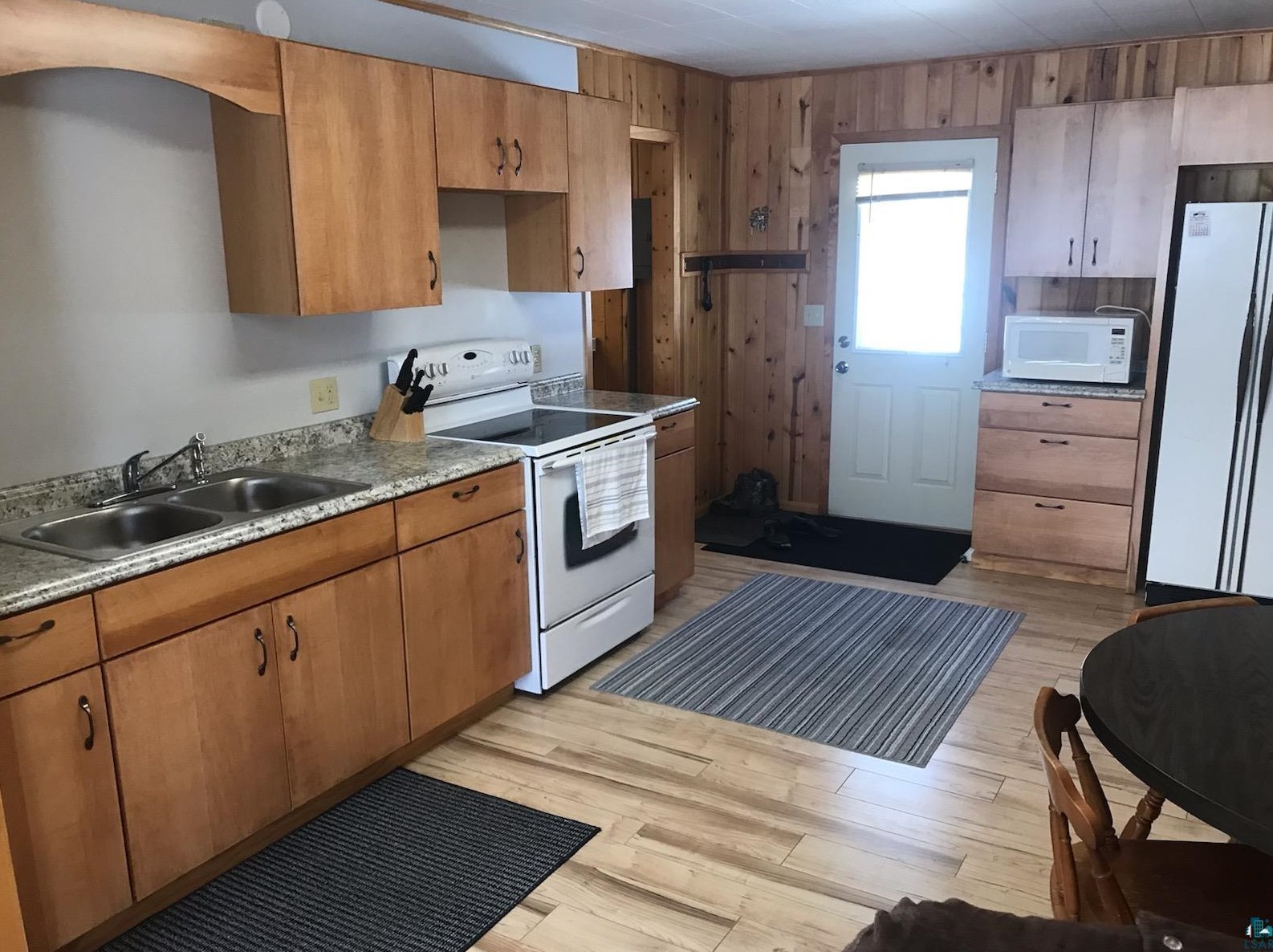 3126 Pine Grove Dr, Scanlon, MN 55720
