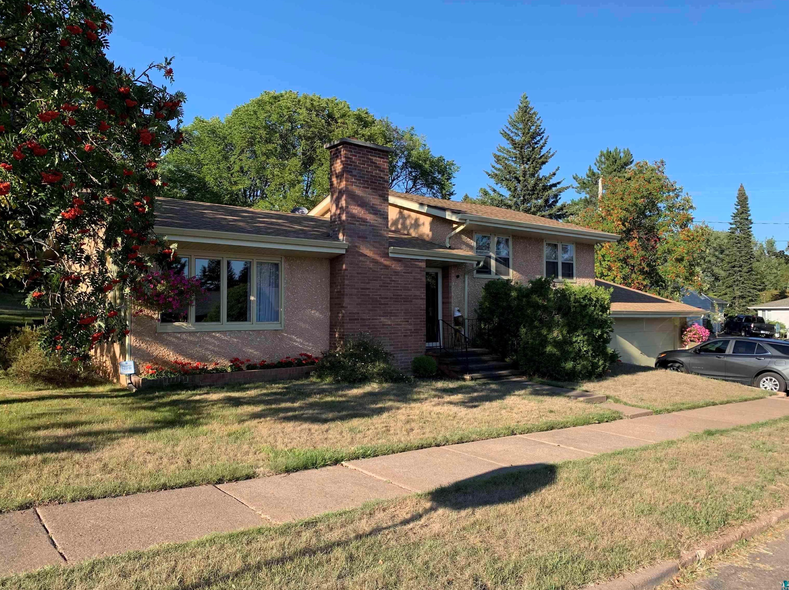 721 W 1st St, Lutsen, MN 55604