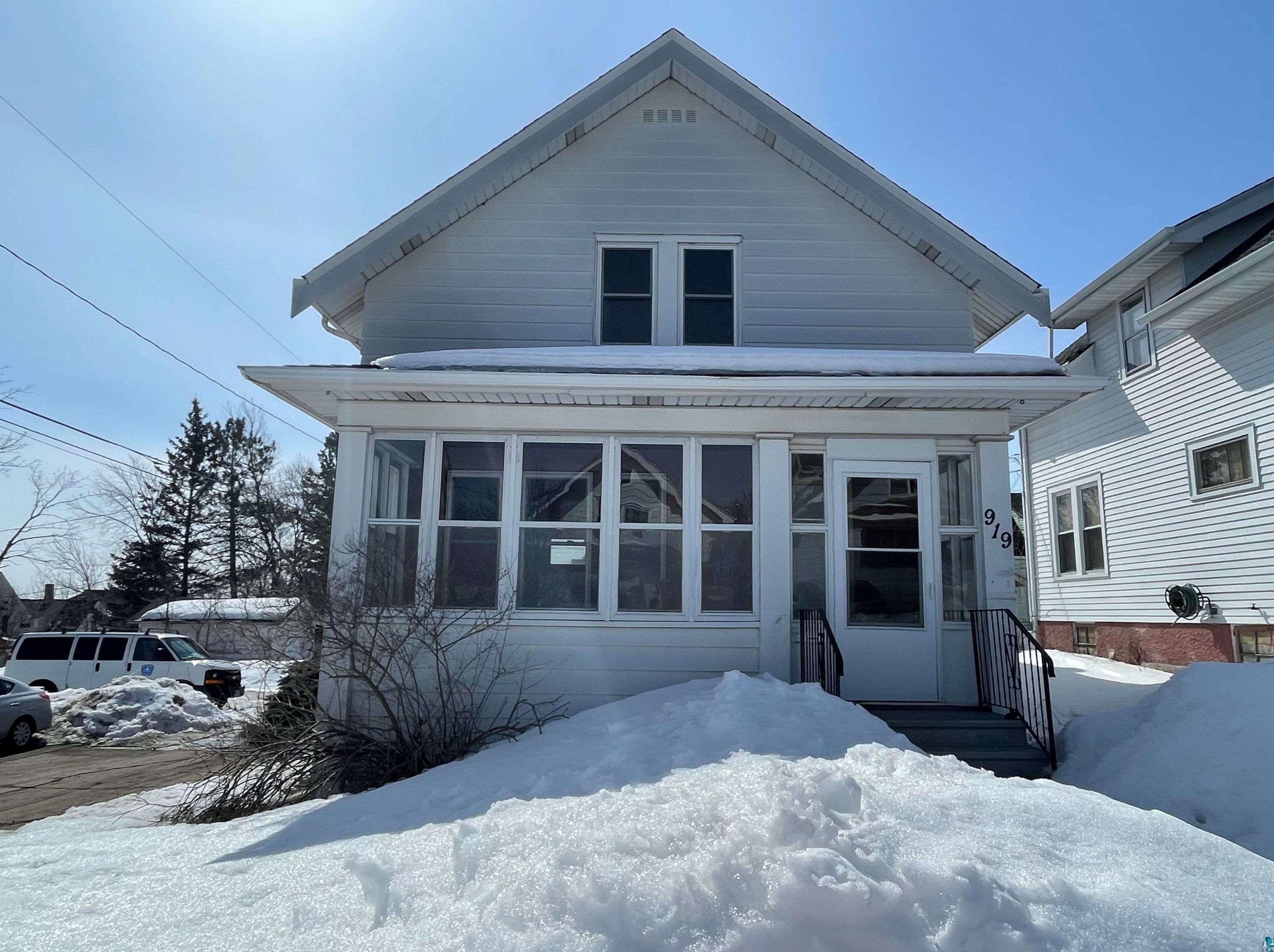 919 N 12th Ave E, Duluth, MN 55805