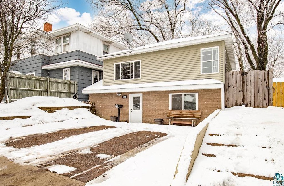 137 14th St, Scanlon, MN 55720