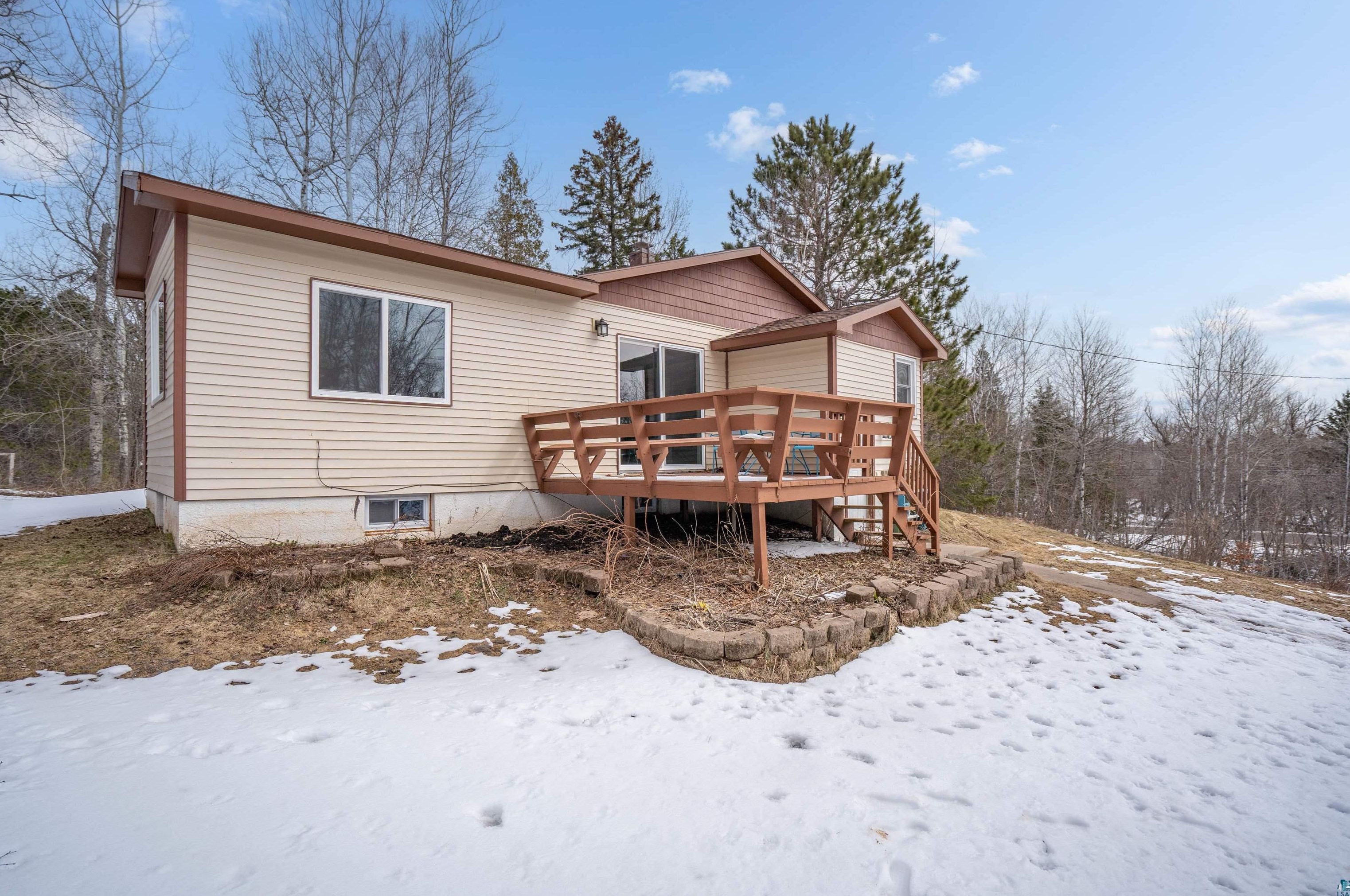 2887 Hutchinson Rd, Duluth, MN 55811