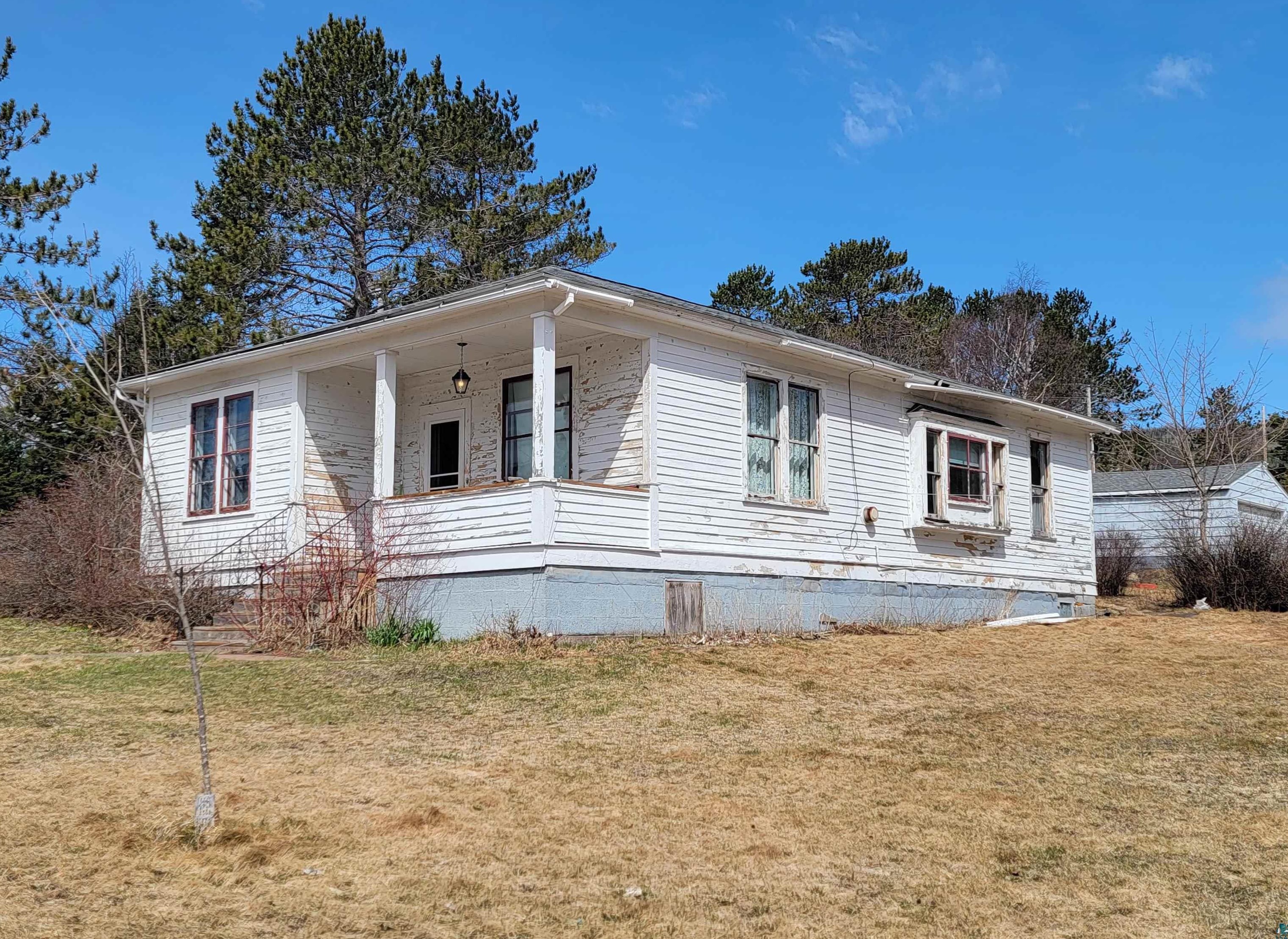 201 W 2nd St, Lutsen, MN 55604