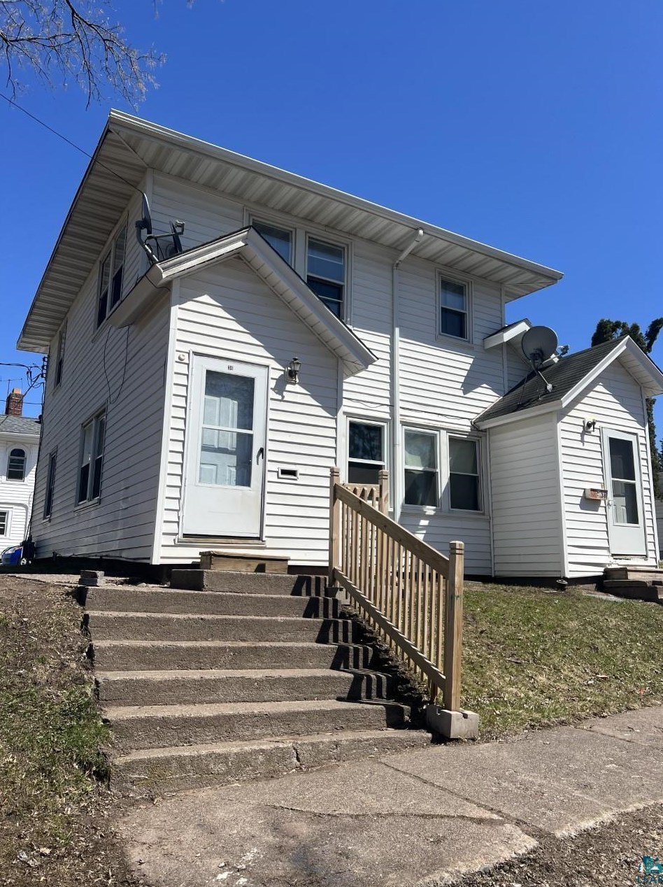 33 6th St, Scanlon, MN 55720