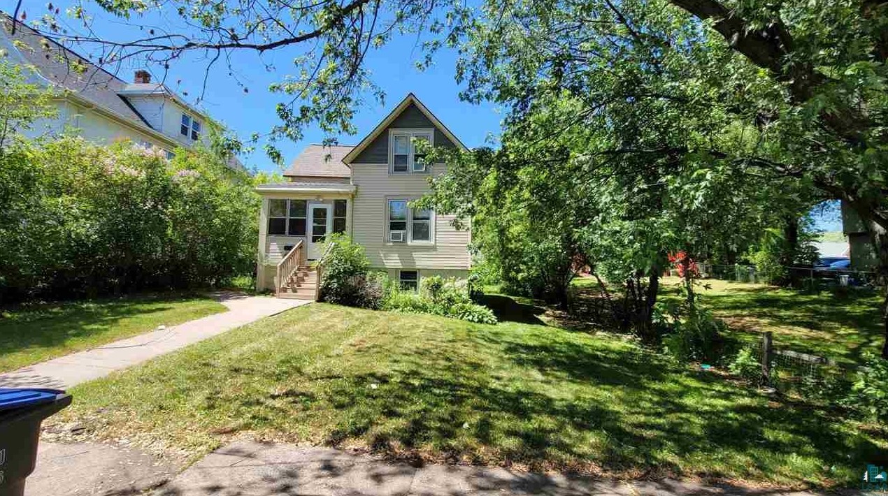621 E 10th St, Duluth, MN 55807