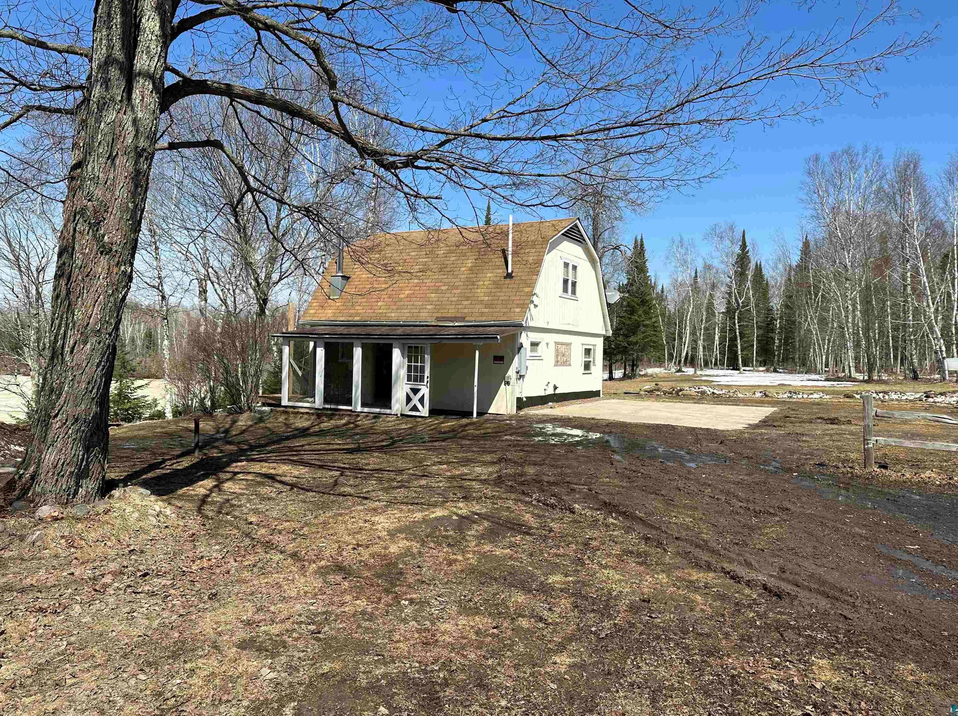 8953 S Maple Ln, Alborn, MN 55702