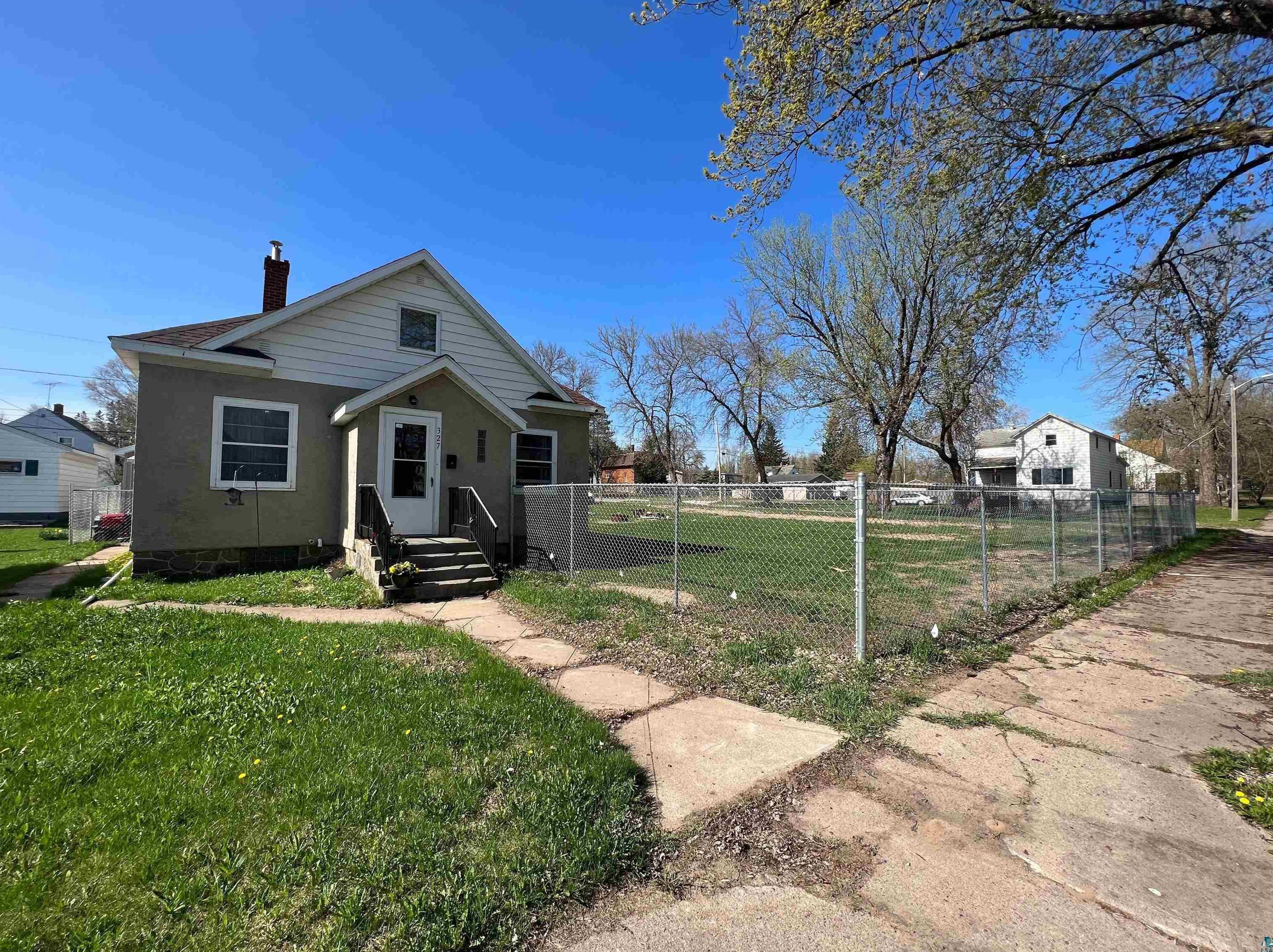 327 7th St Sw, Chisholm, MN 55719
