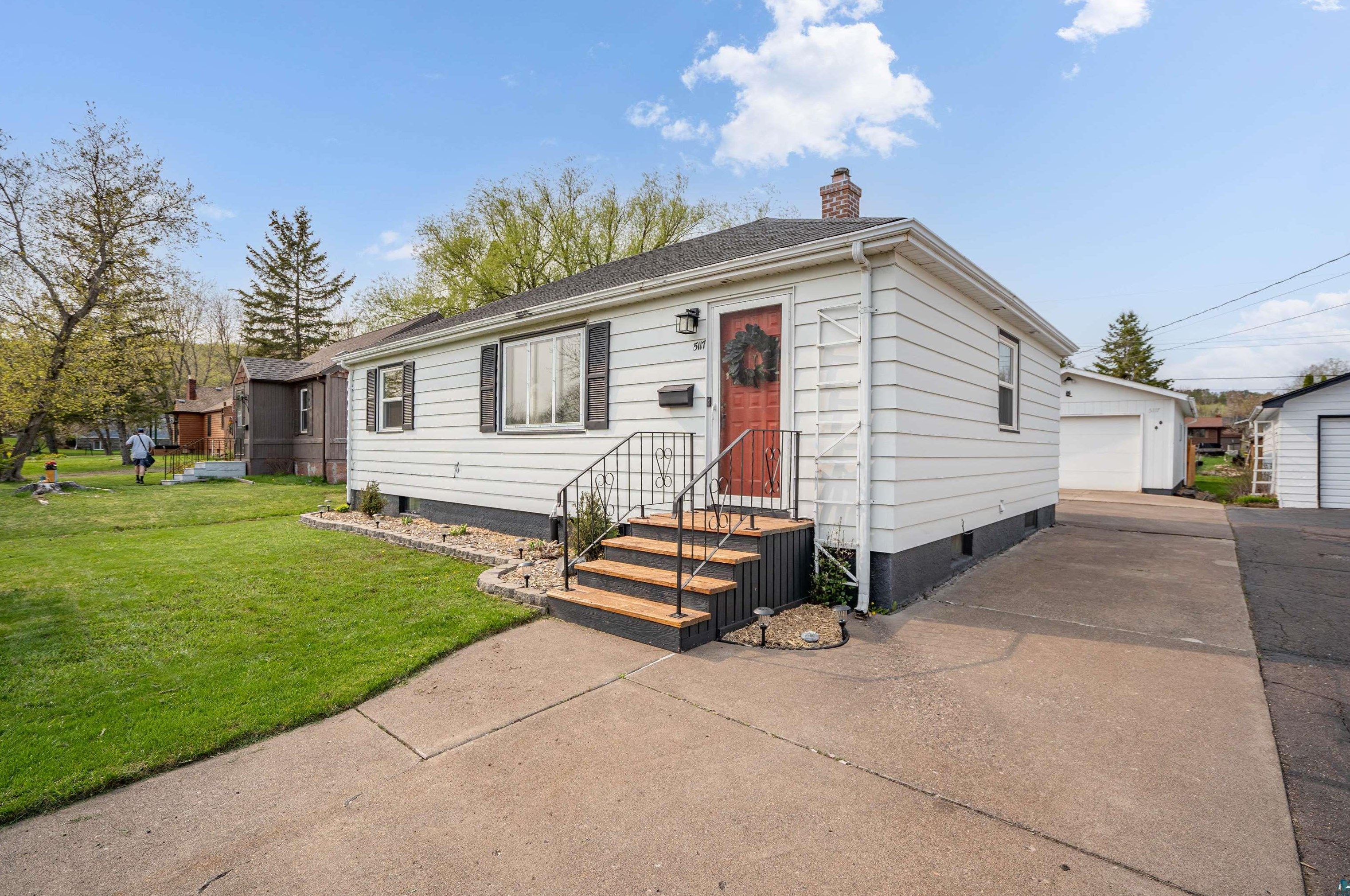 5117 Ivanhoe St, Duluth, MN 55804