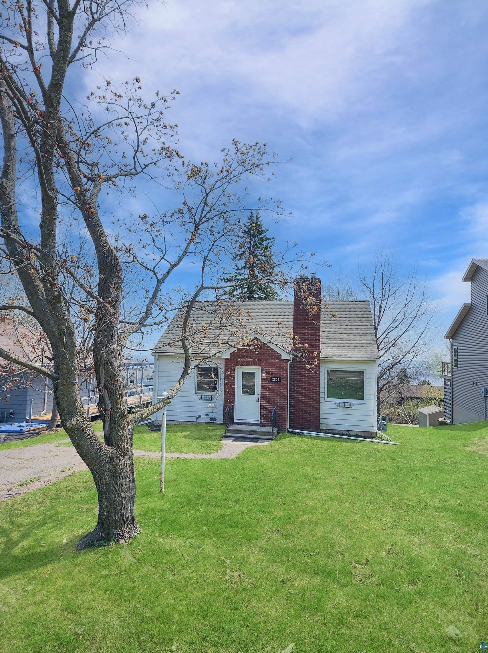 2806 W Skyline Pkwy, Duluth, MN 55811