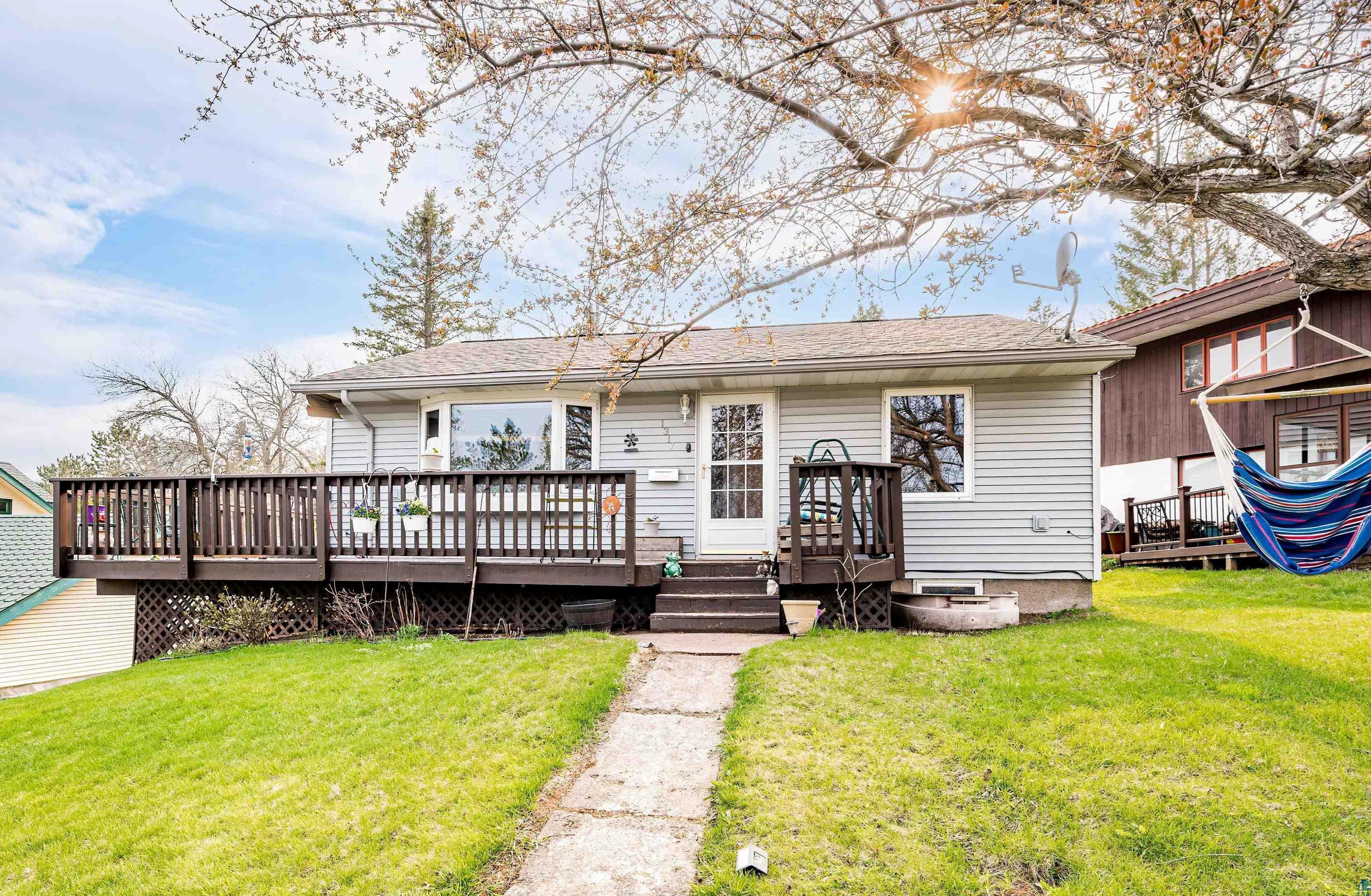 1317 Lincoln Park Dr, Duluth, MN 55806