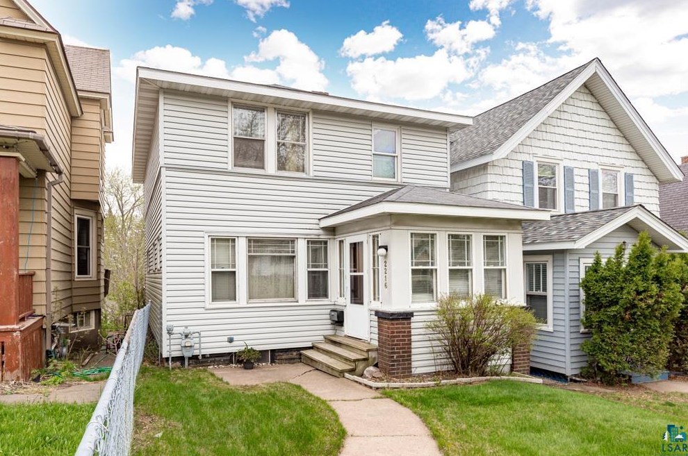 2216 W 6th St, Duluth, MN 55806