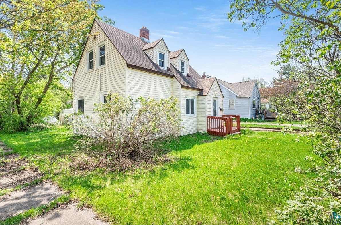 328 Slate St, Scanlon, MN 55720