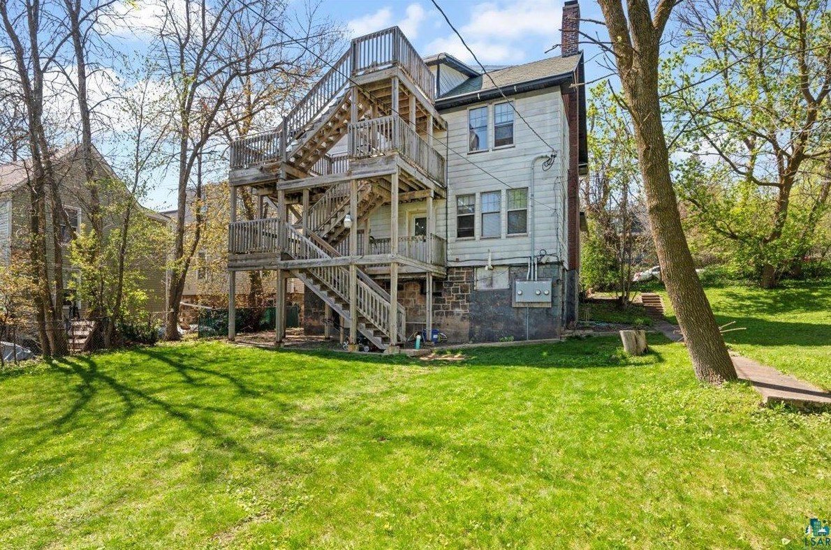 2024 W 4th St, Duluth, MN 55806