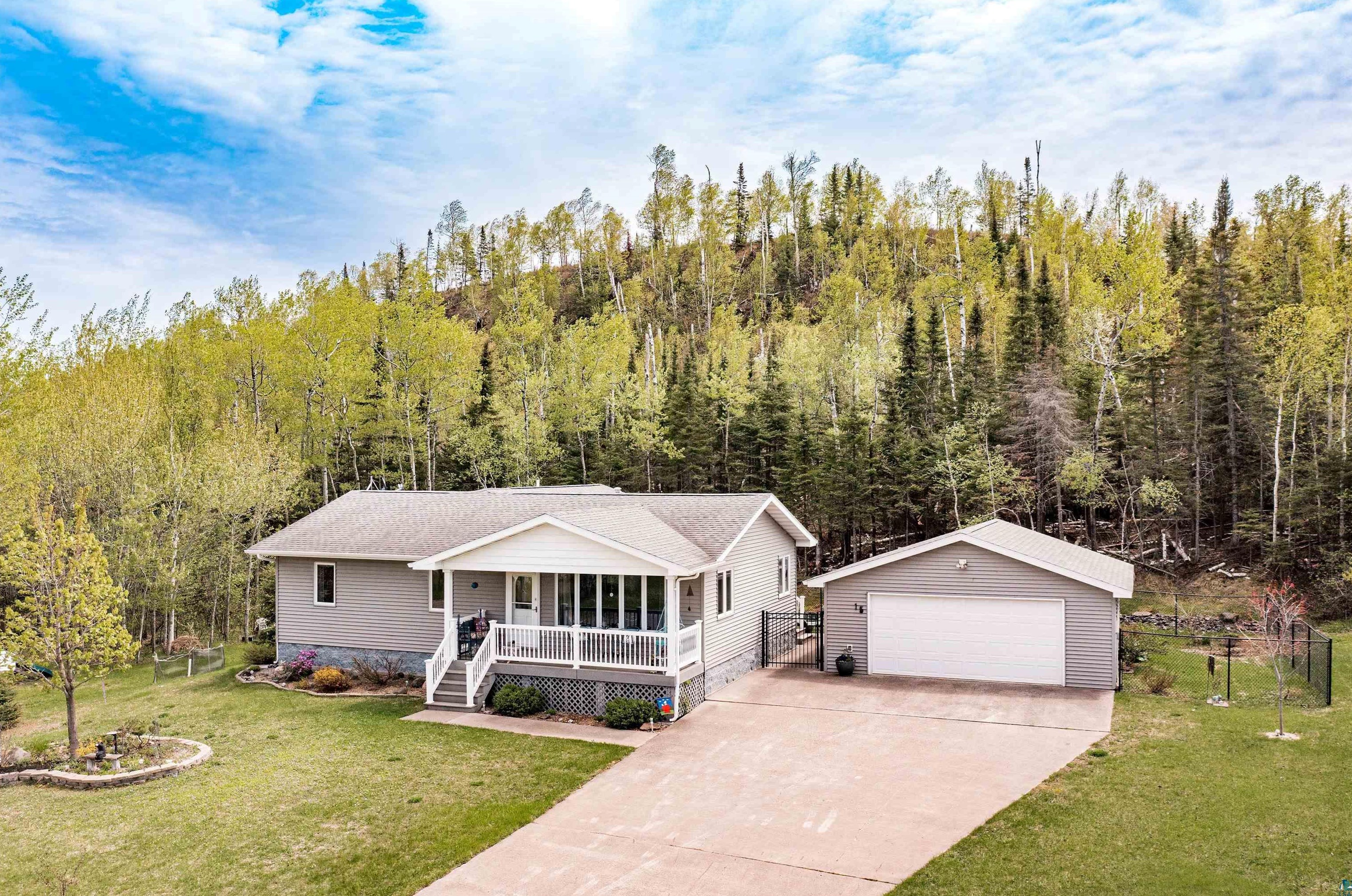 15 Reed Dr, Silver Bay, MN 55614