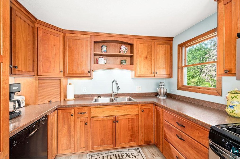1983 Holm Rd, Two Harbors, MN 55616-1390