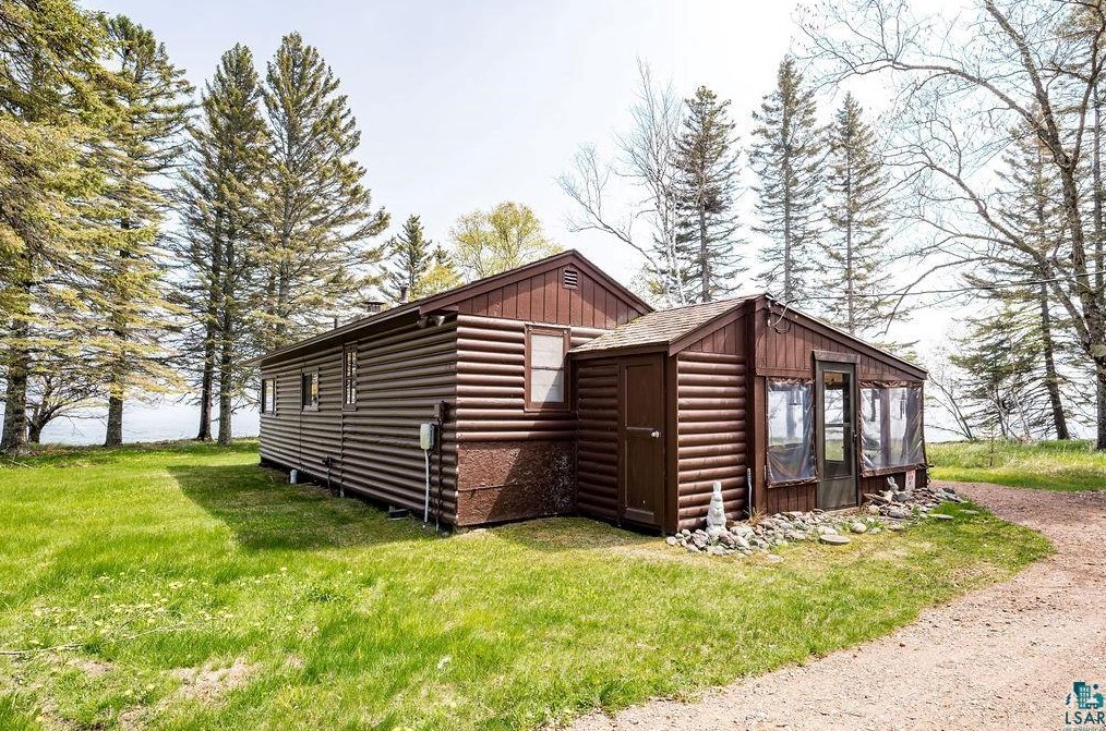1588 Driftwood Ln, Two Harbors, MN 55616-2015