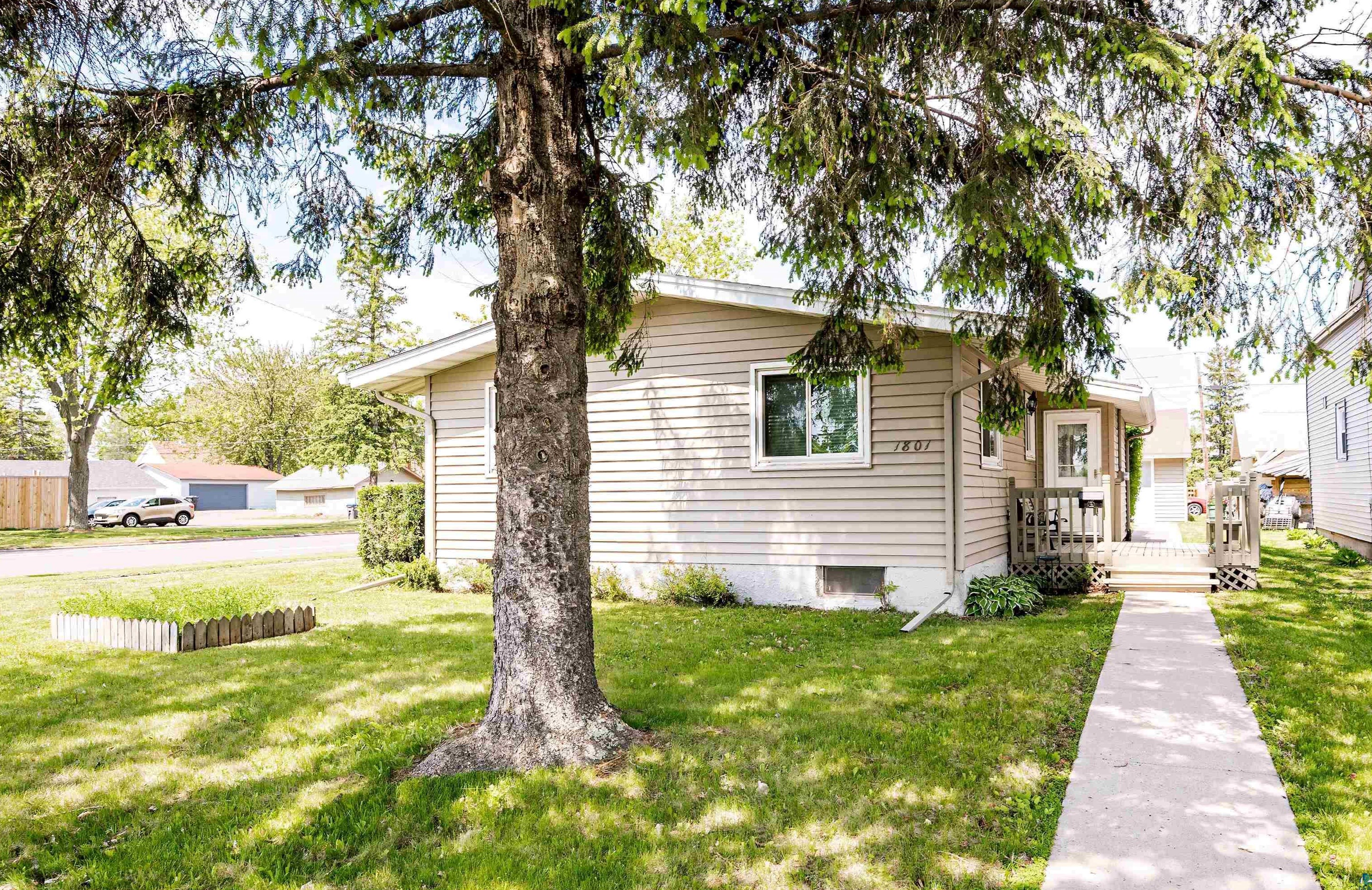 1801 8th St, Superior WI  54880-6660 exterior