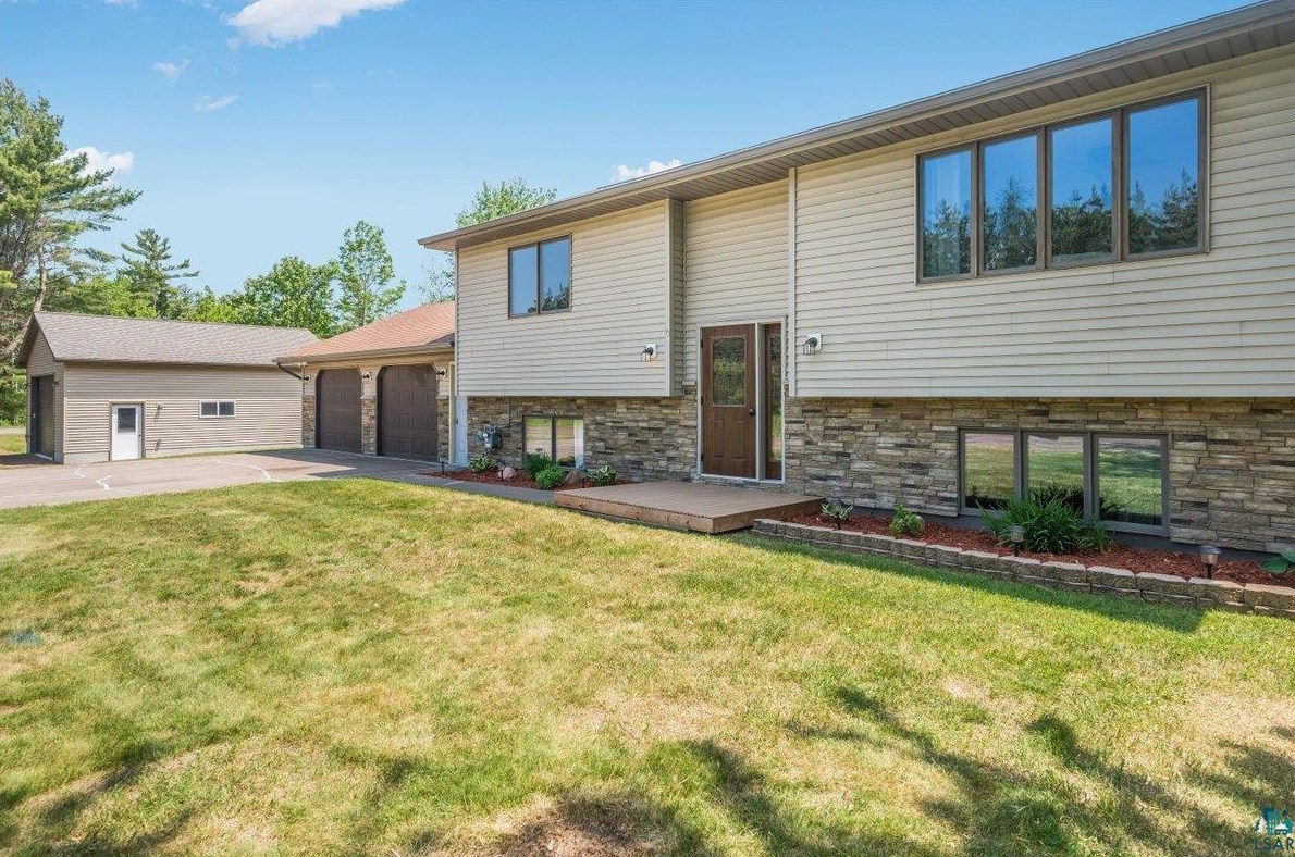 10 Wilhelmina Dr, Carlton, MN 55718-9742