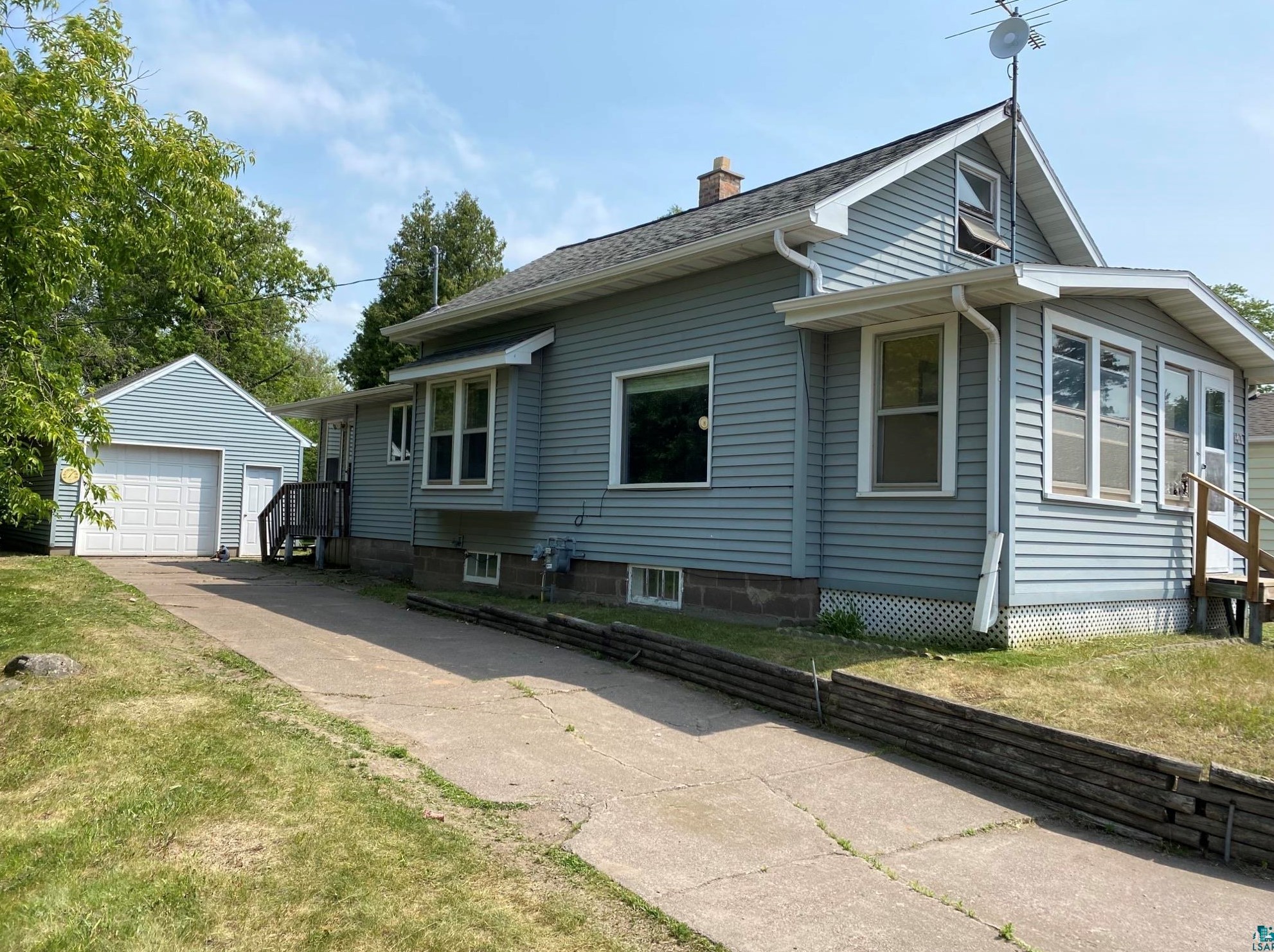 1417 Ave C, Scanlon, MN 55720