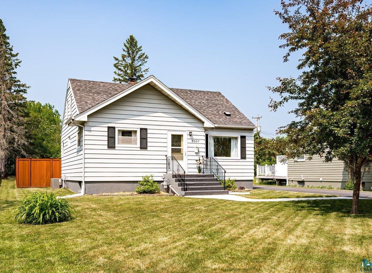 5007 Norwood St, Duluth, MN 55804