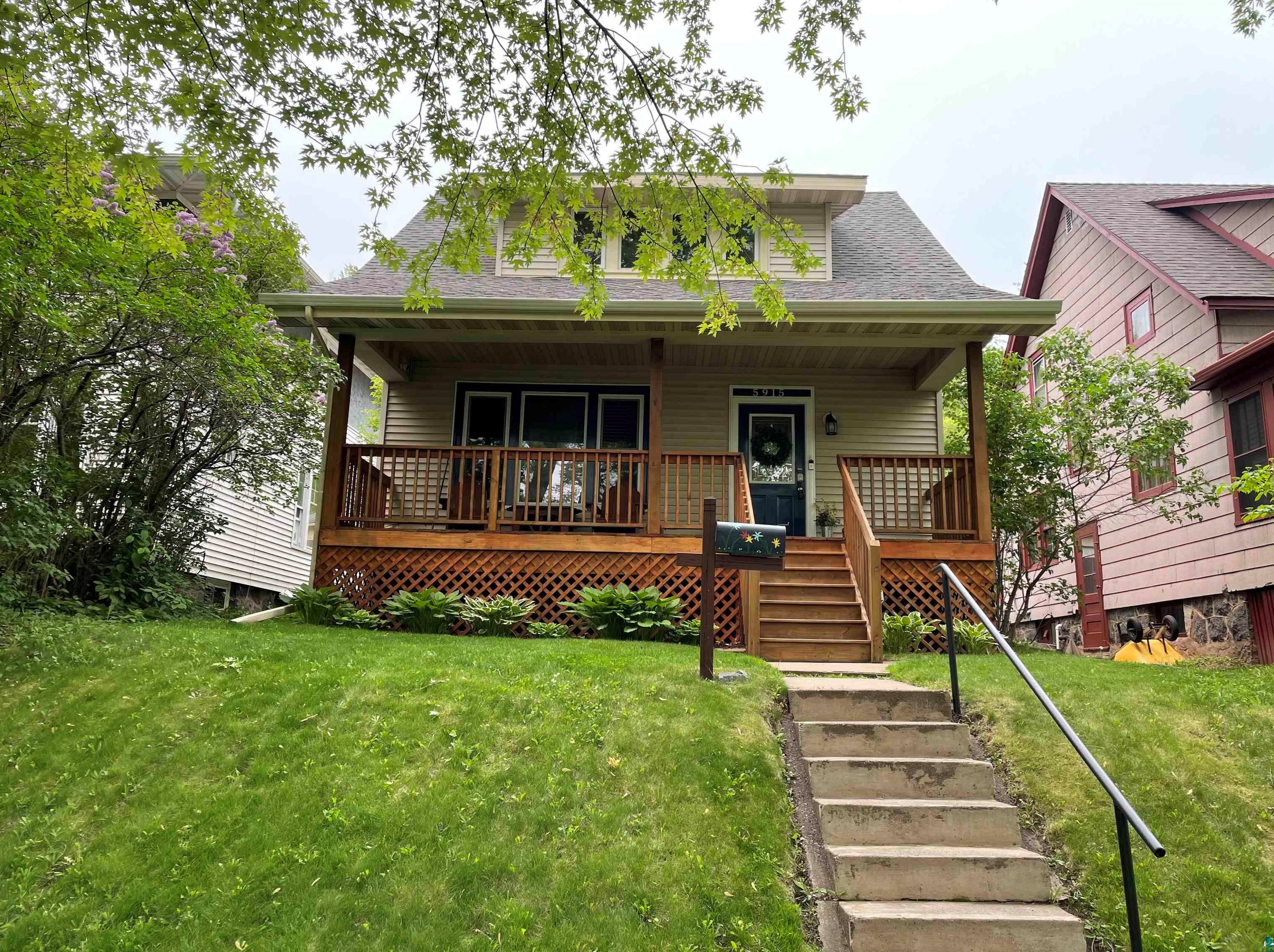 5915 W 8th St, Duluth, MN 55807