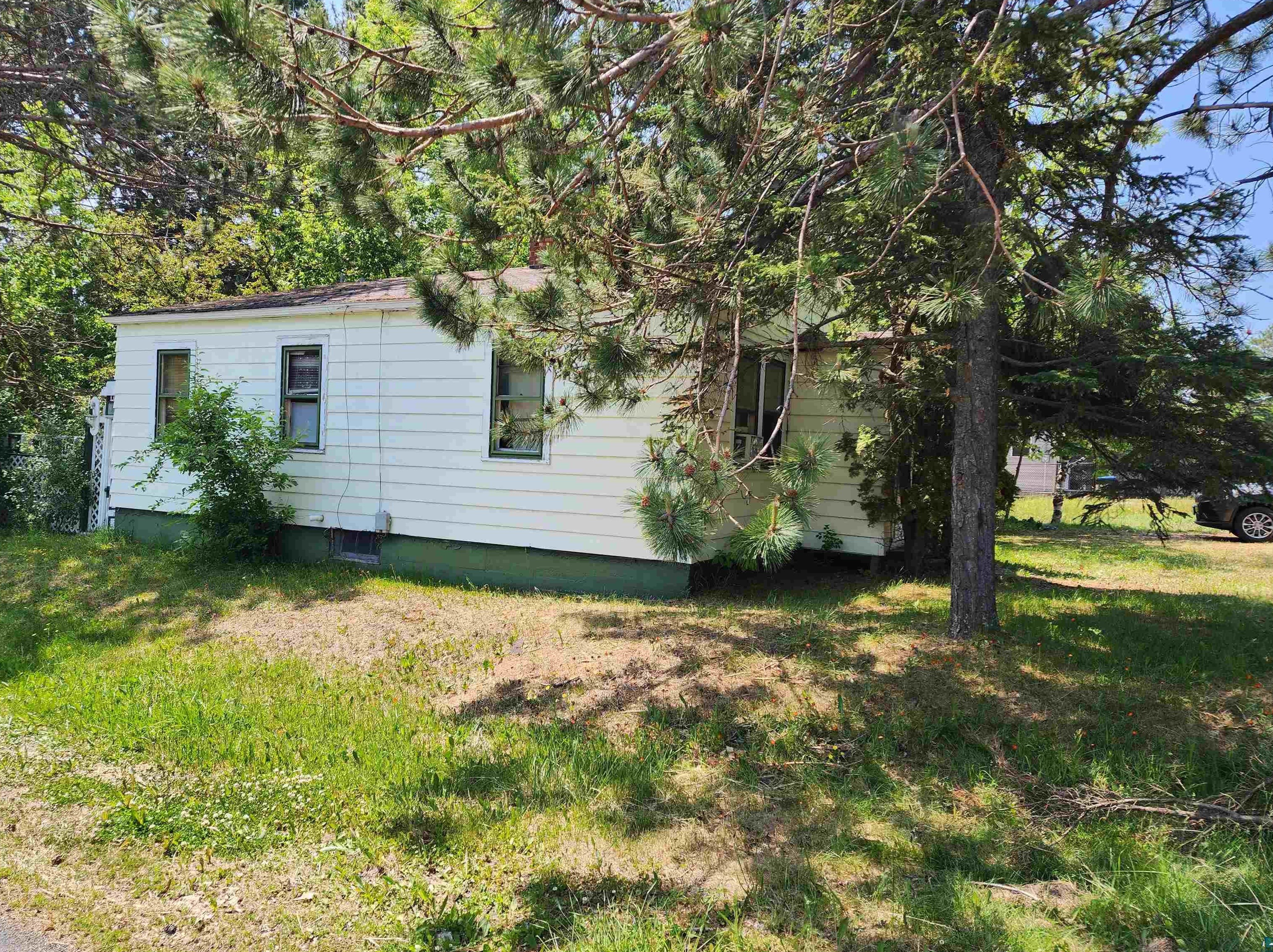 2212 Sahlman Ave, Scanlon, MN 55720