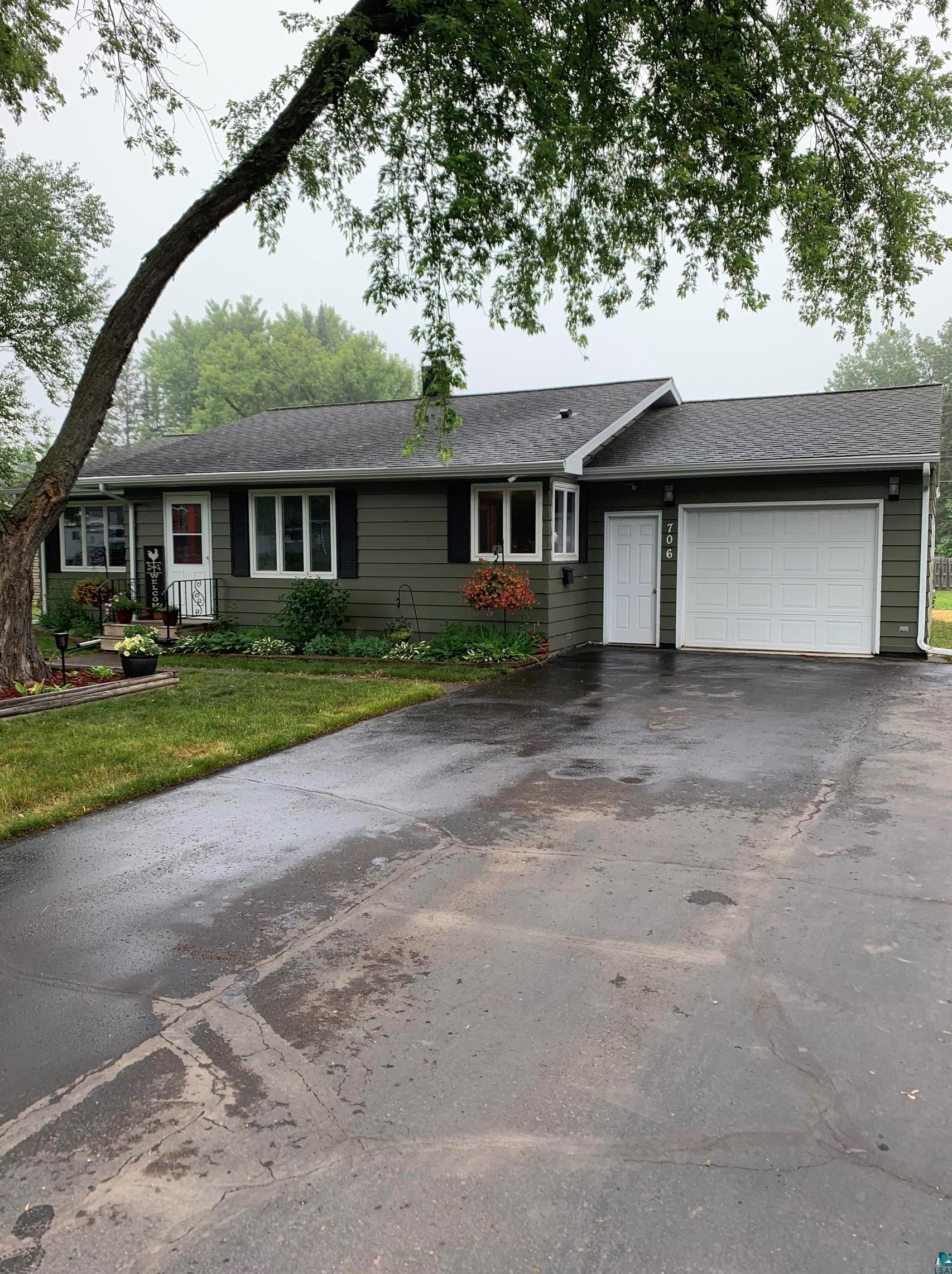 706 28th St, Scanlon, MN 55720