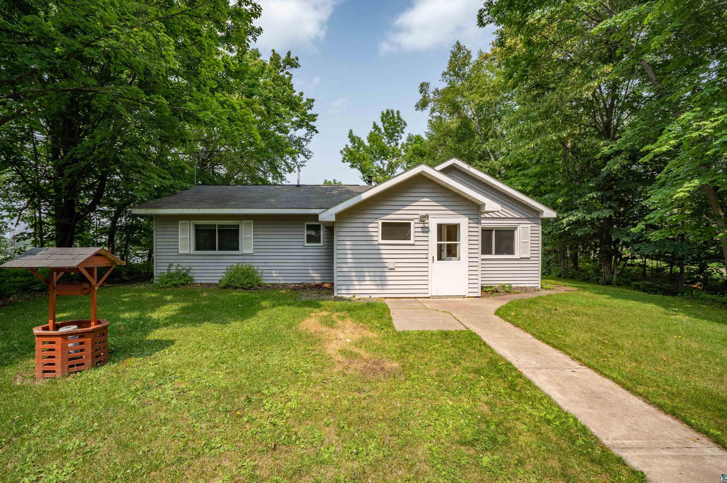 8263 S Shore Dr, Lake Nichols, MN 55717