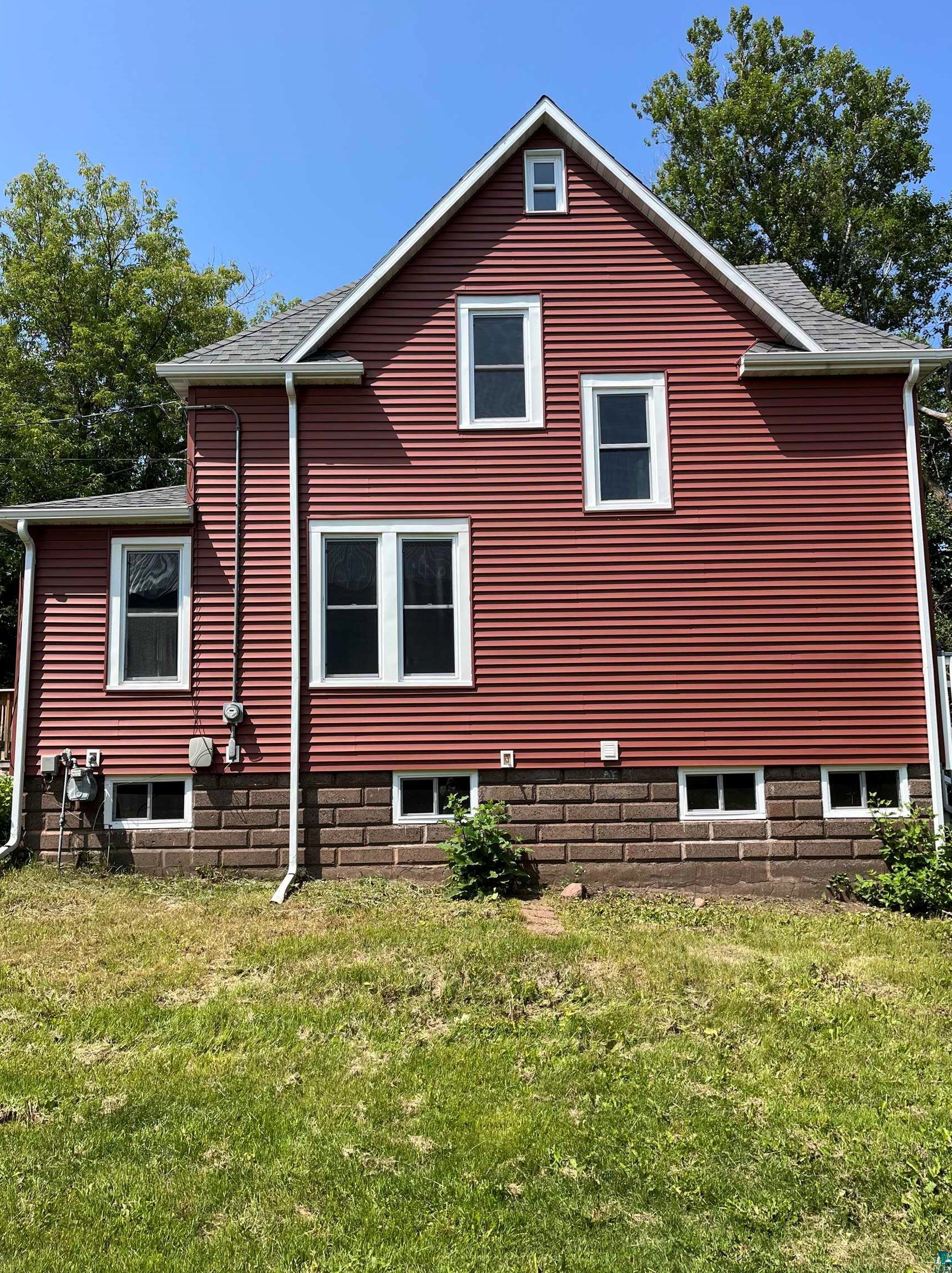 424 6th Ave, Two Harbors, MN 55616-1433