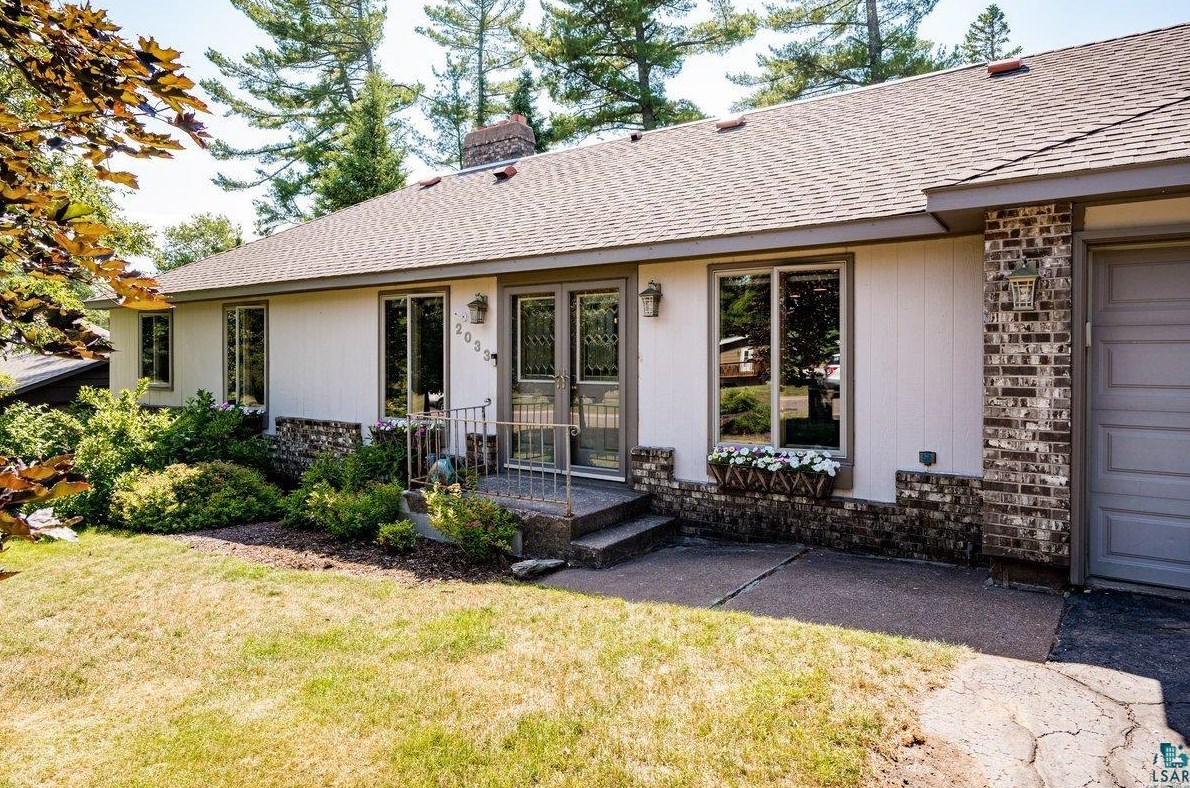 2033 Woodhaven Ln, Duluth, MN 55803