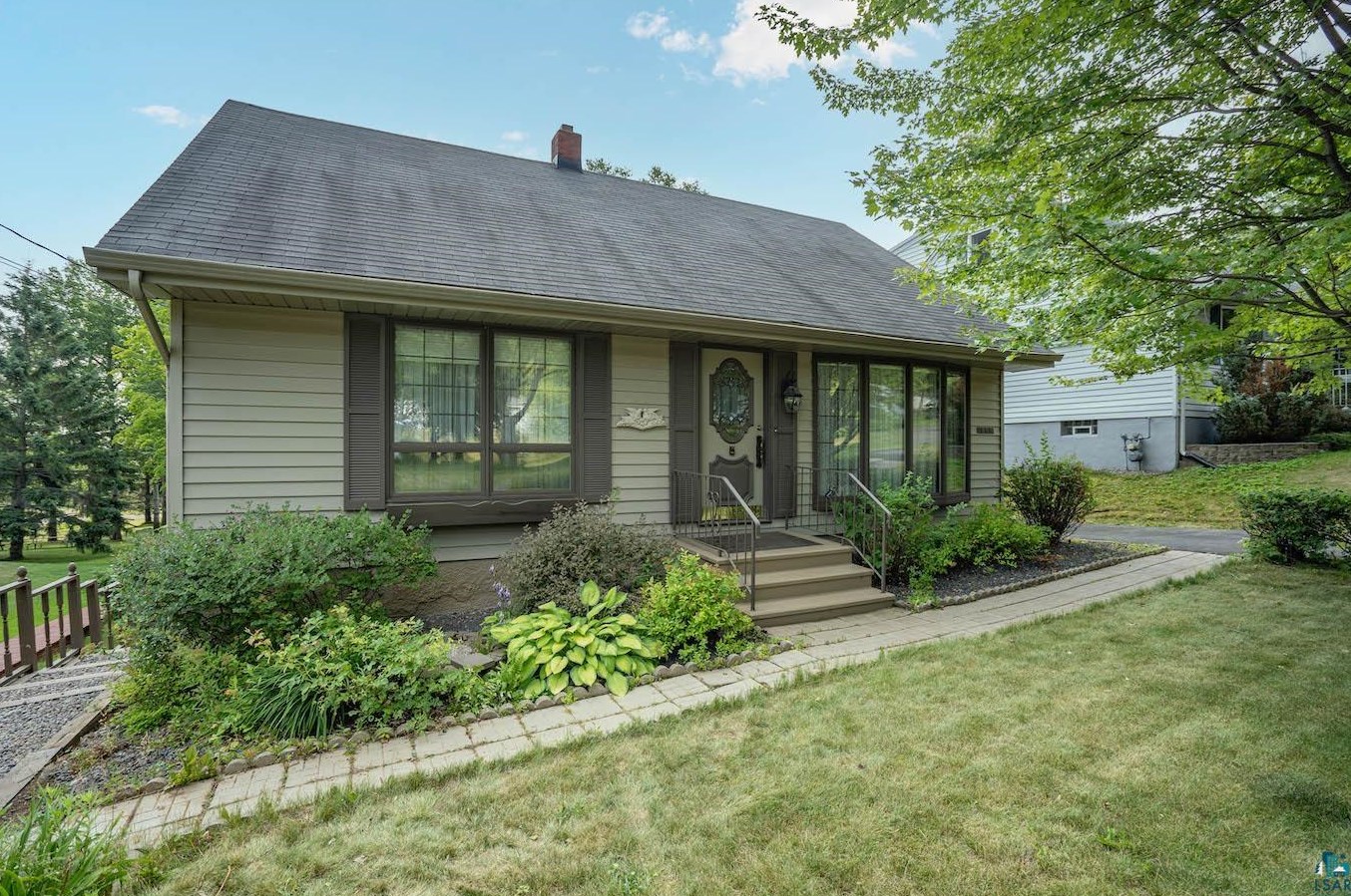 2406 W 24th St, Duluth, MN 55811