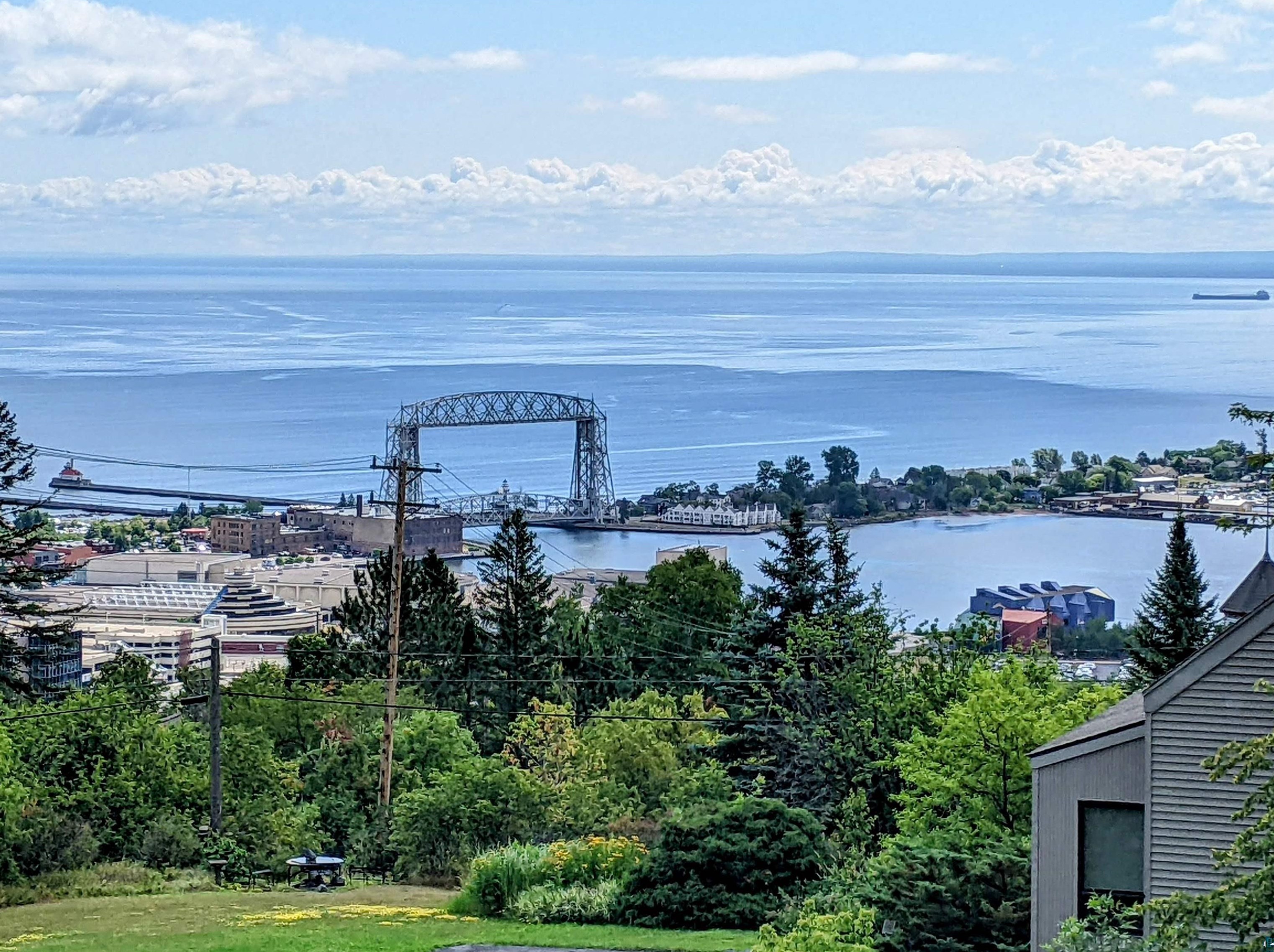709 W 6th St, Duluth, MN 55806