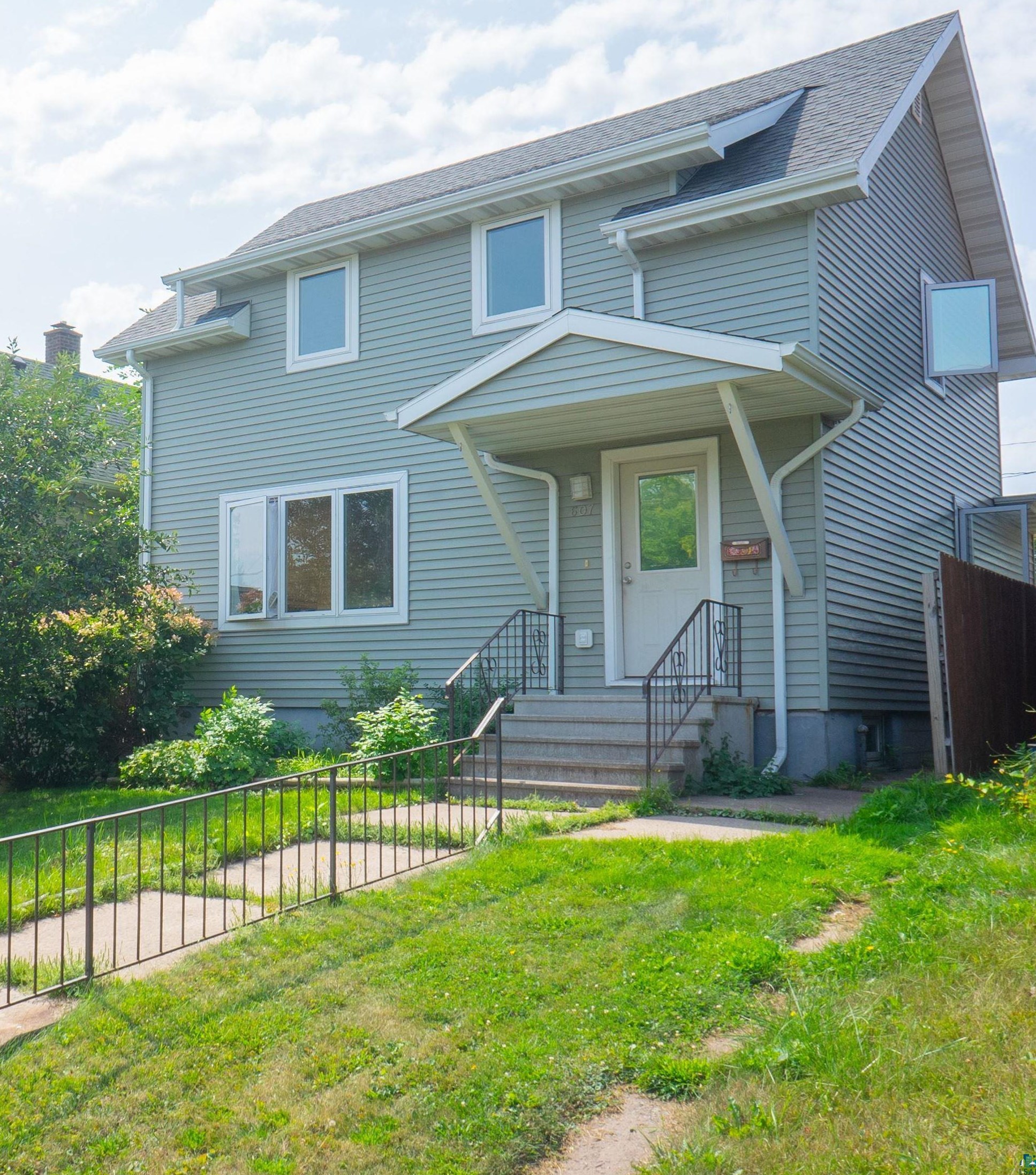 607 N 27th Ave W, Duluth, MN 55806