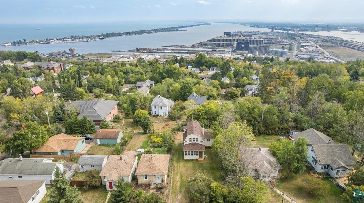1216 W 6th St, Duluth, MN 55806