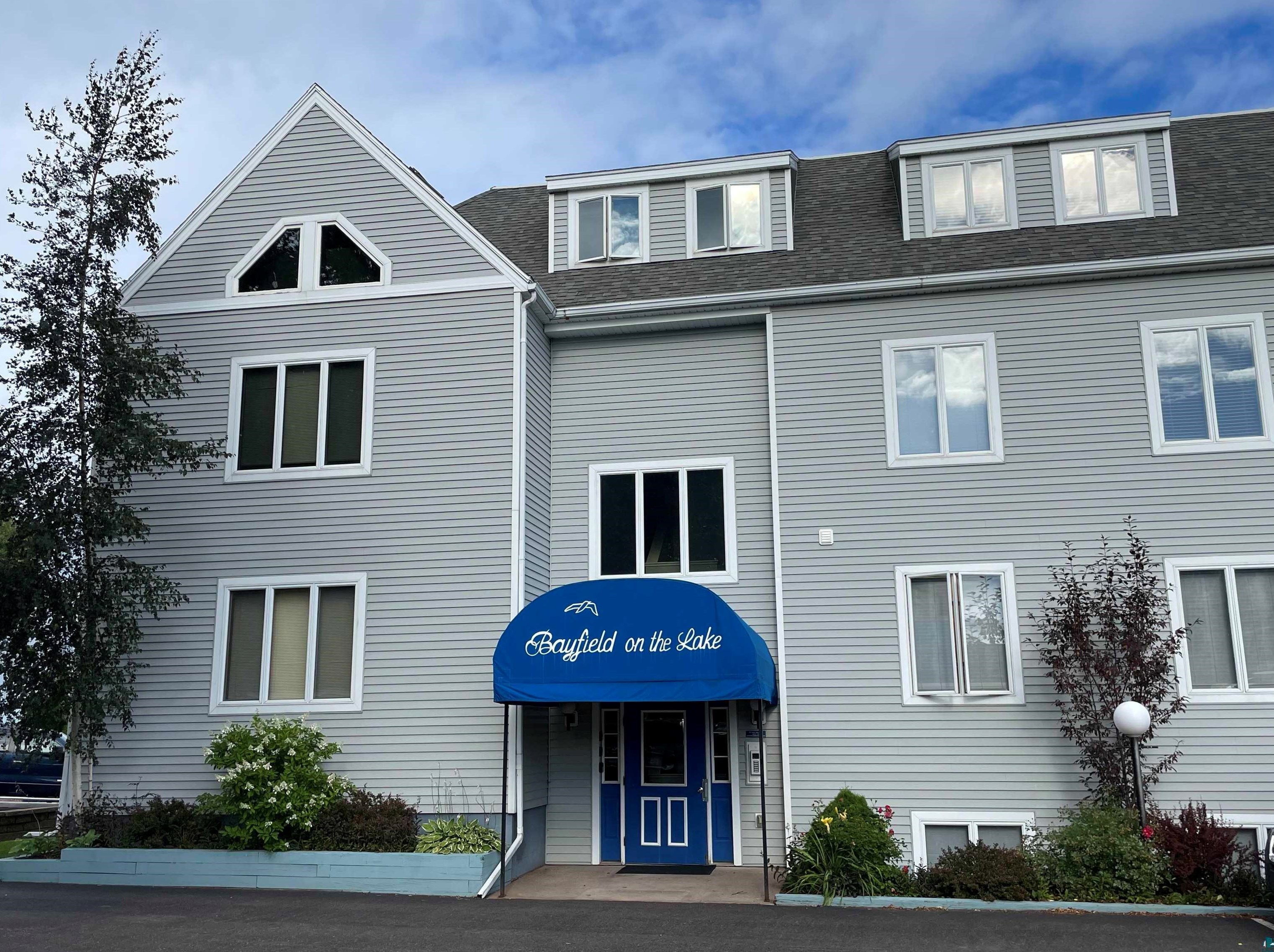 10 S 1st St #203, Red Cliff, WI 54814
