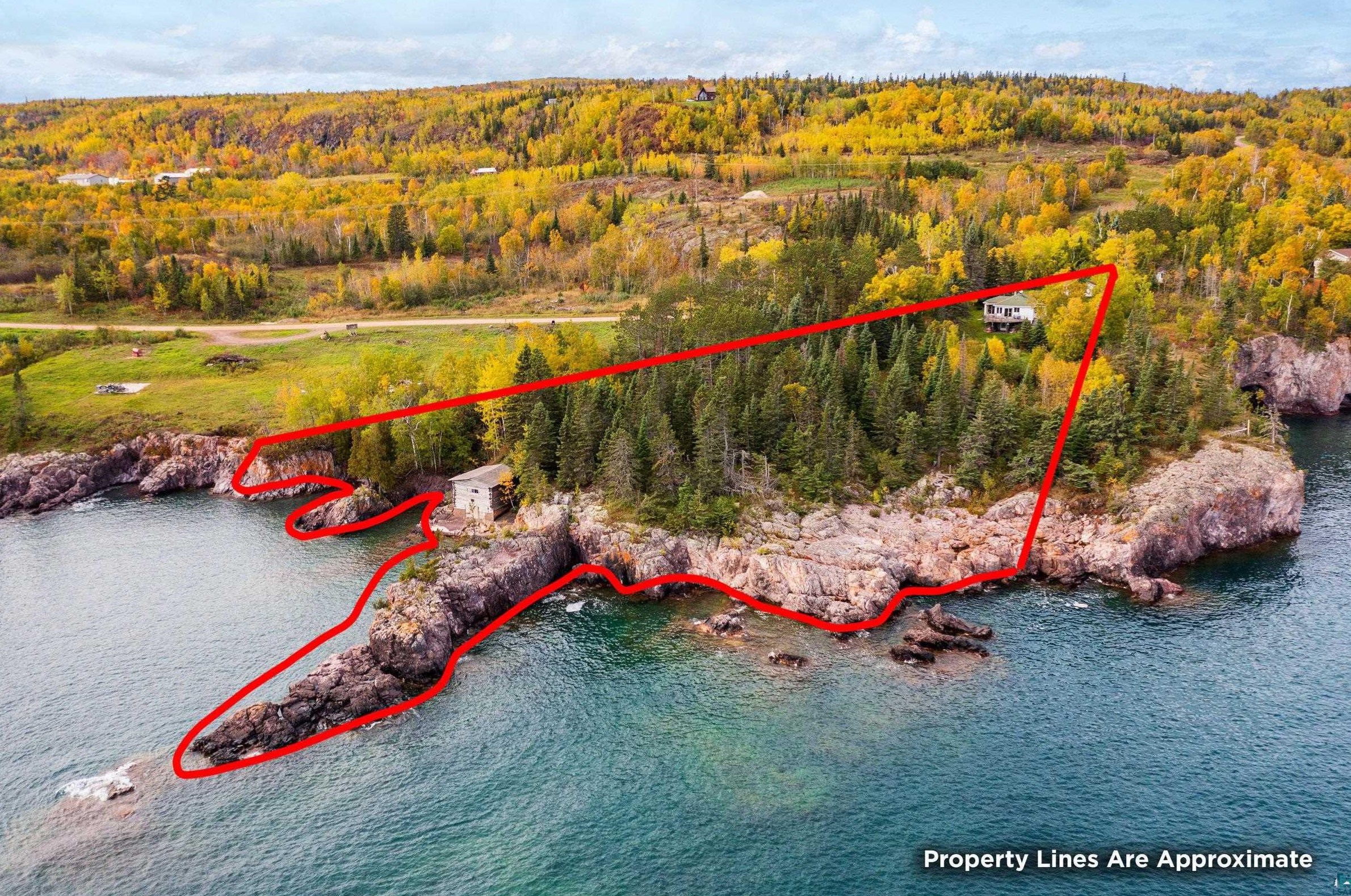 5277 E Lakeview Dr, Silver Bay, MN 55614