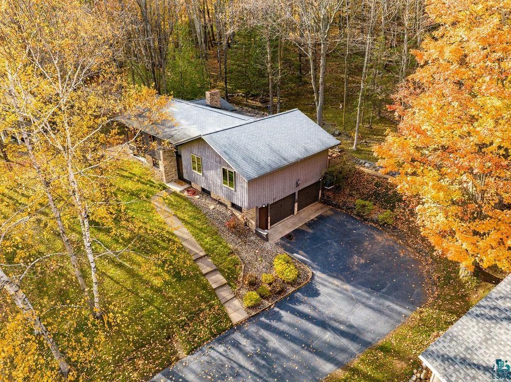 2129 Woodhaven Ln, Duluth, MN 55803