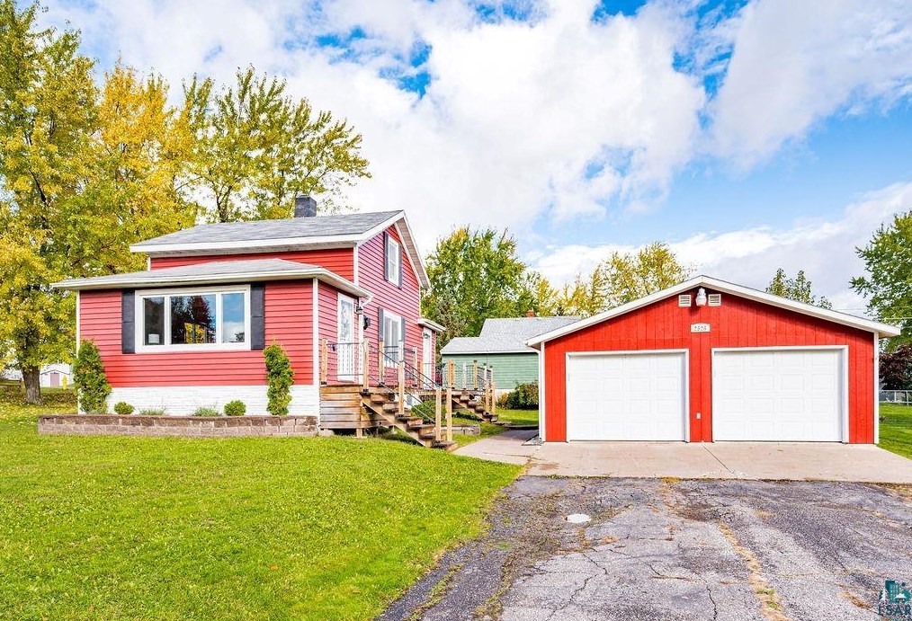 2528 Plymouth Ave, Duluth, MN 55811