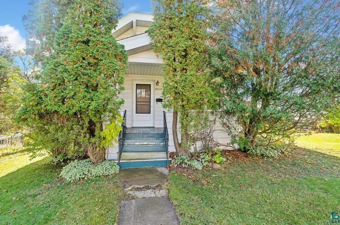 4410 Robinson St, Duluth, MN 55804