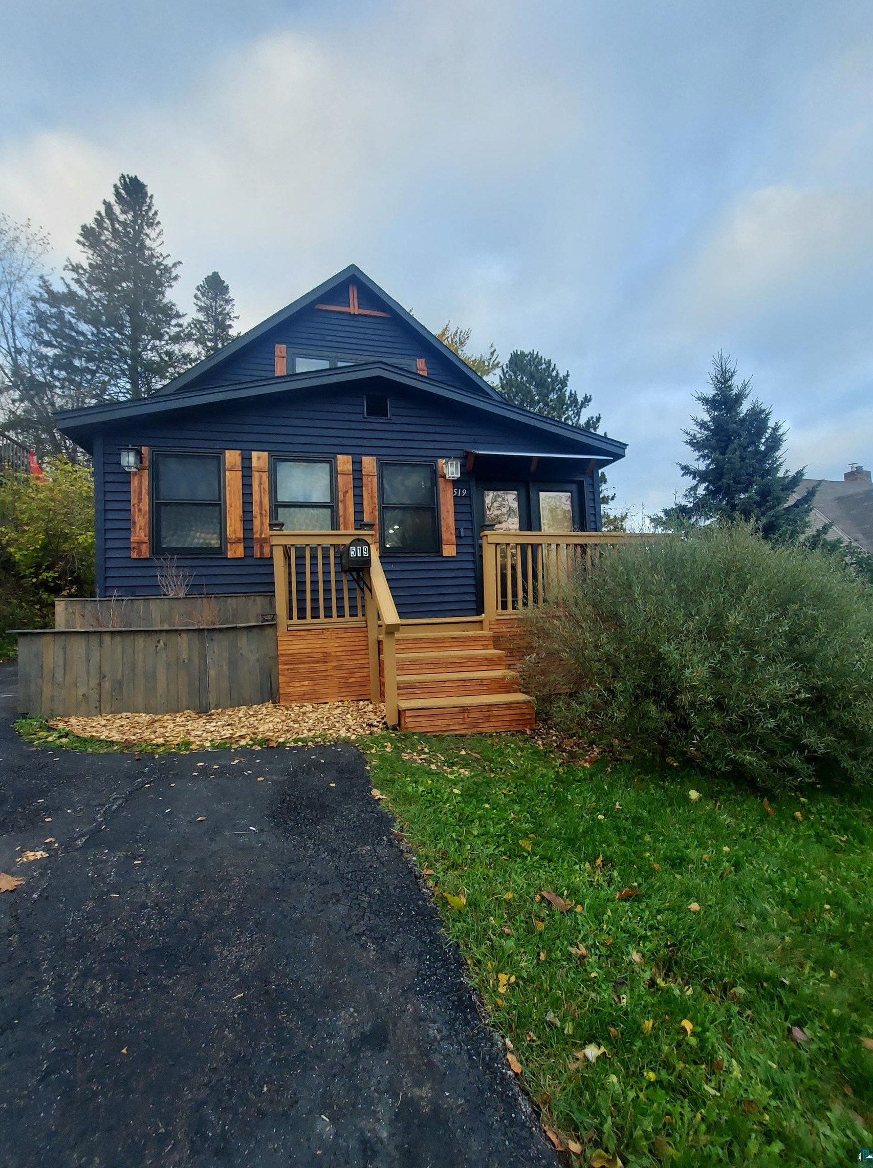 519 Glenwood St, Duluth, MN 55803