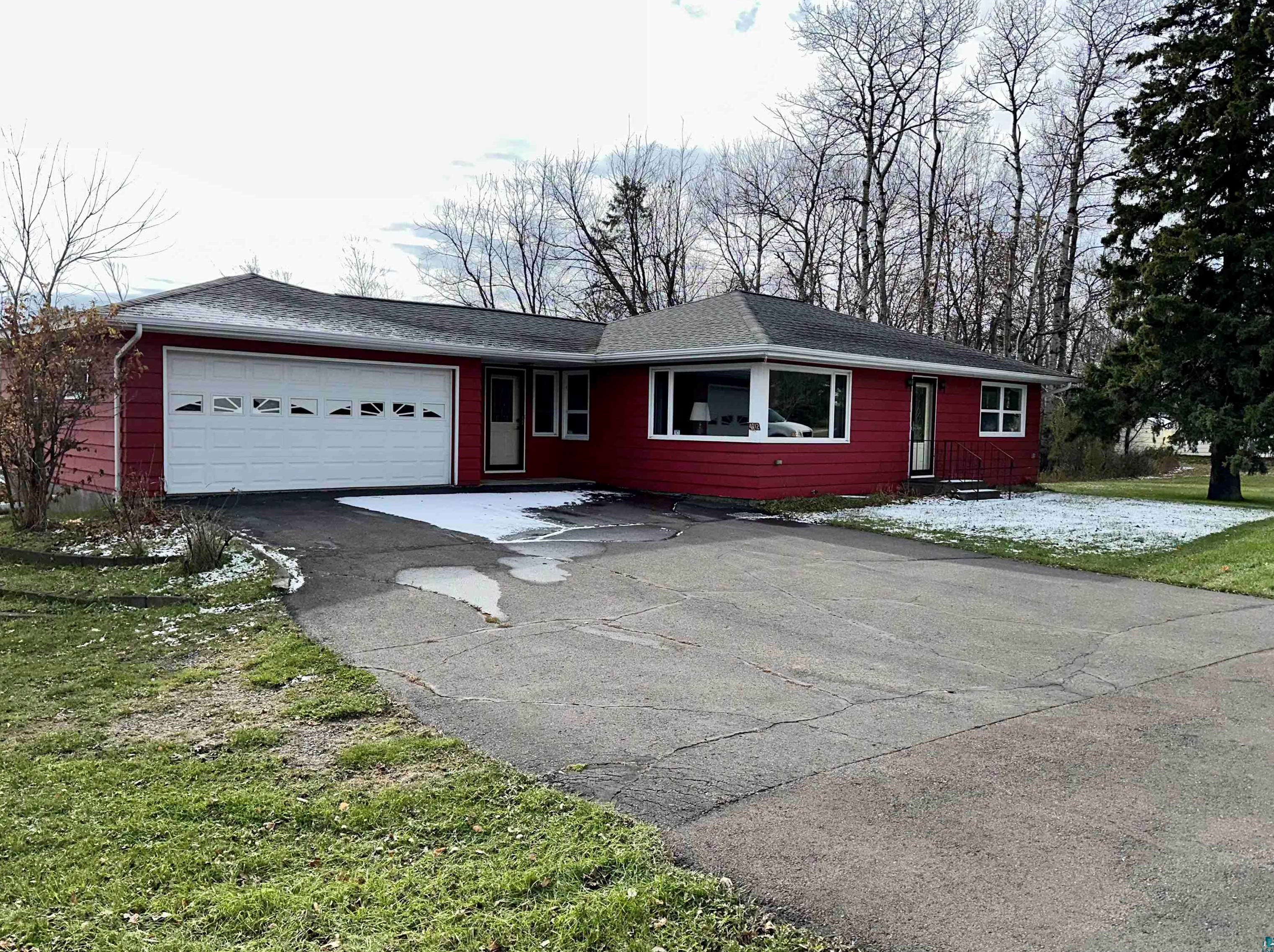4012 E Calvary Rd, Duluth, MN 55803