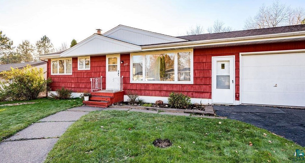 719 Ebony Ave, Duluth, MN 55811