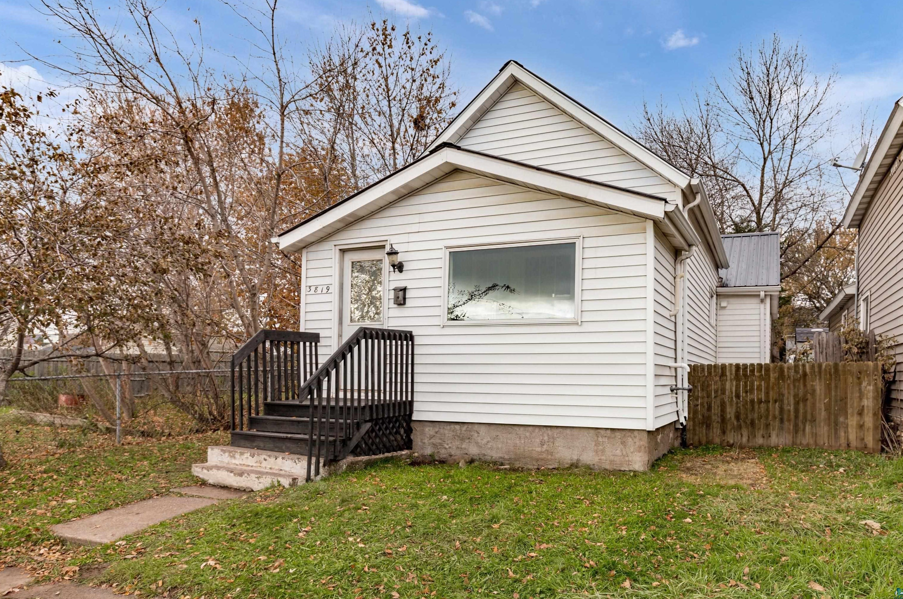 3819 W 2nd St, Duluth, MN 55807