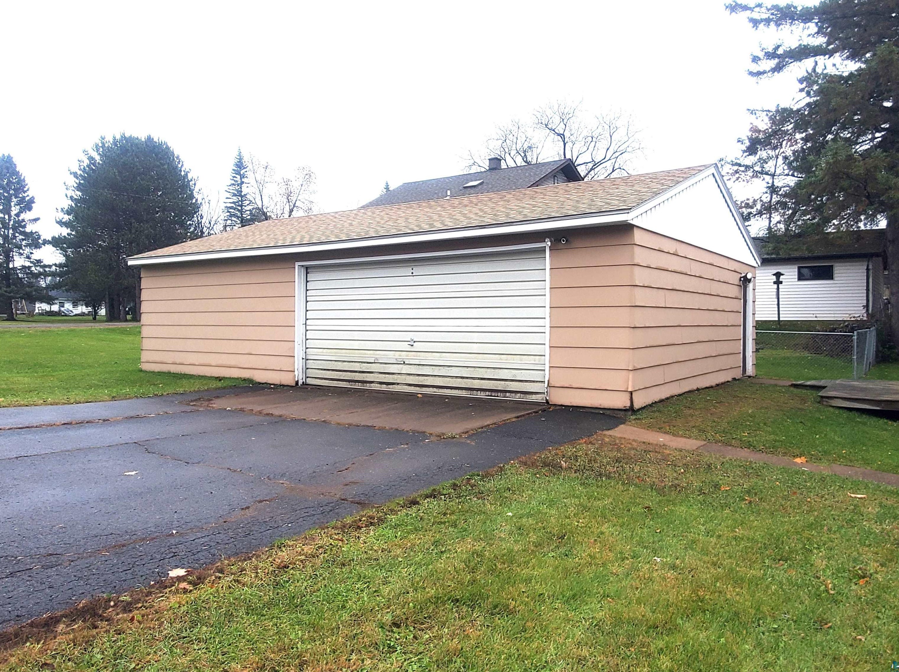906 26th St, Scanlon, MN 55720