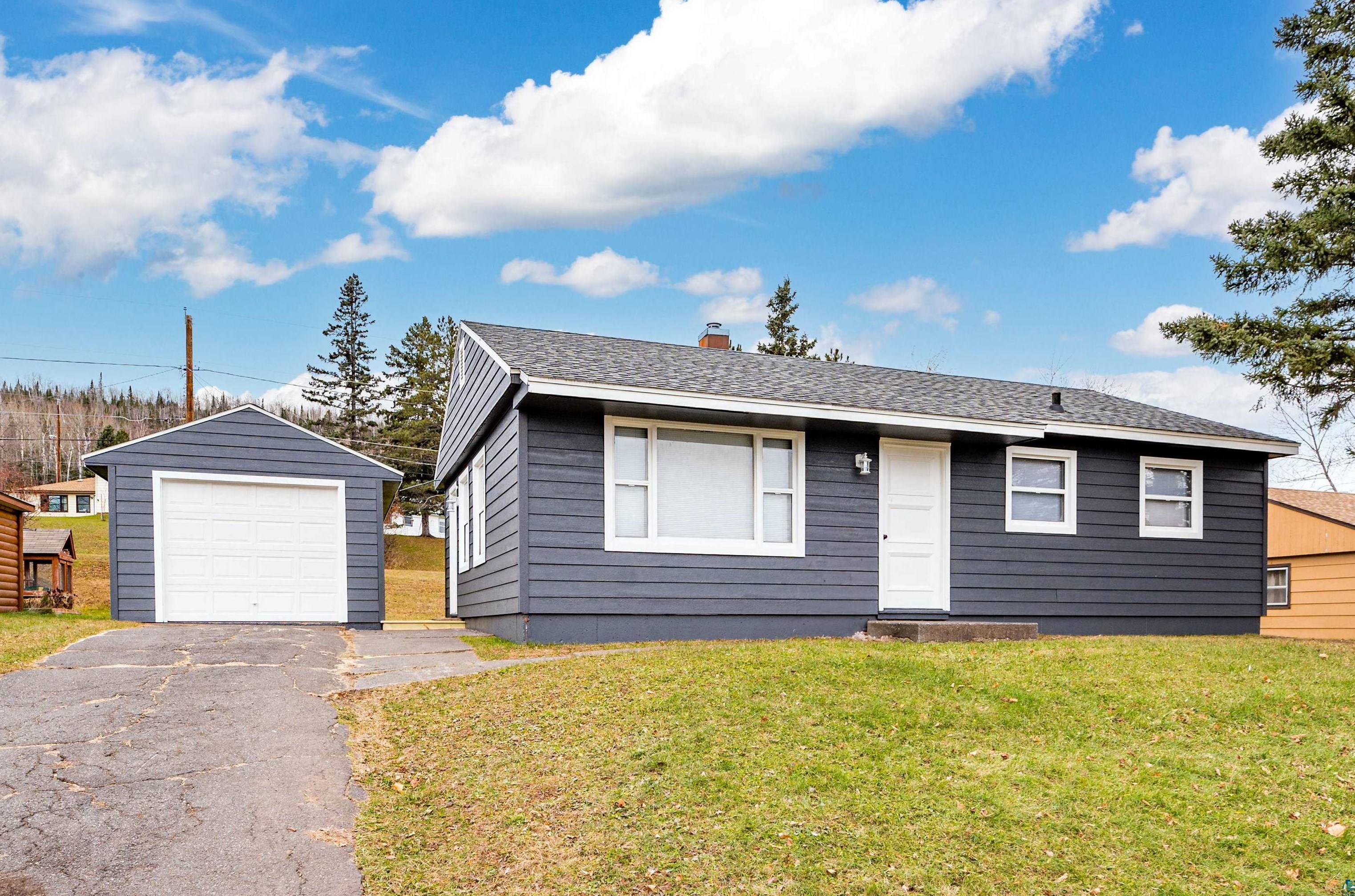 34 Banks Blvd, Silver Bay, MN 55614
