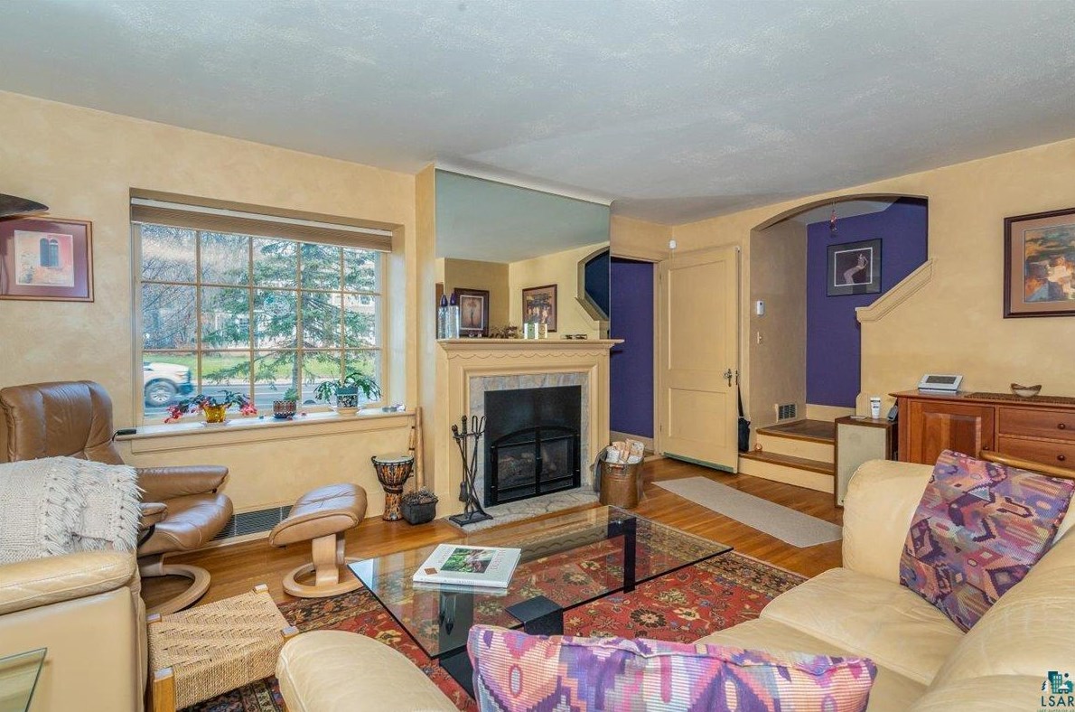 218 W Arrowhead Rd, Duluth, MN 55803