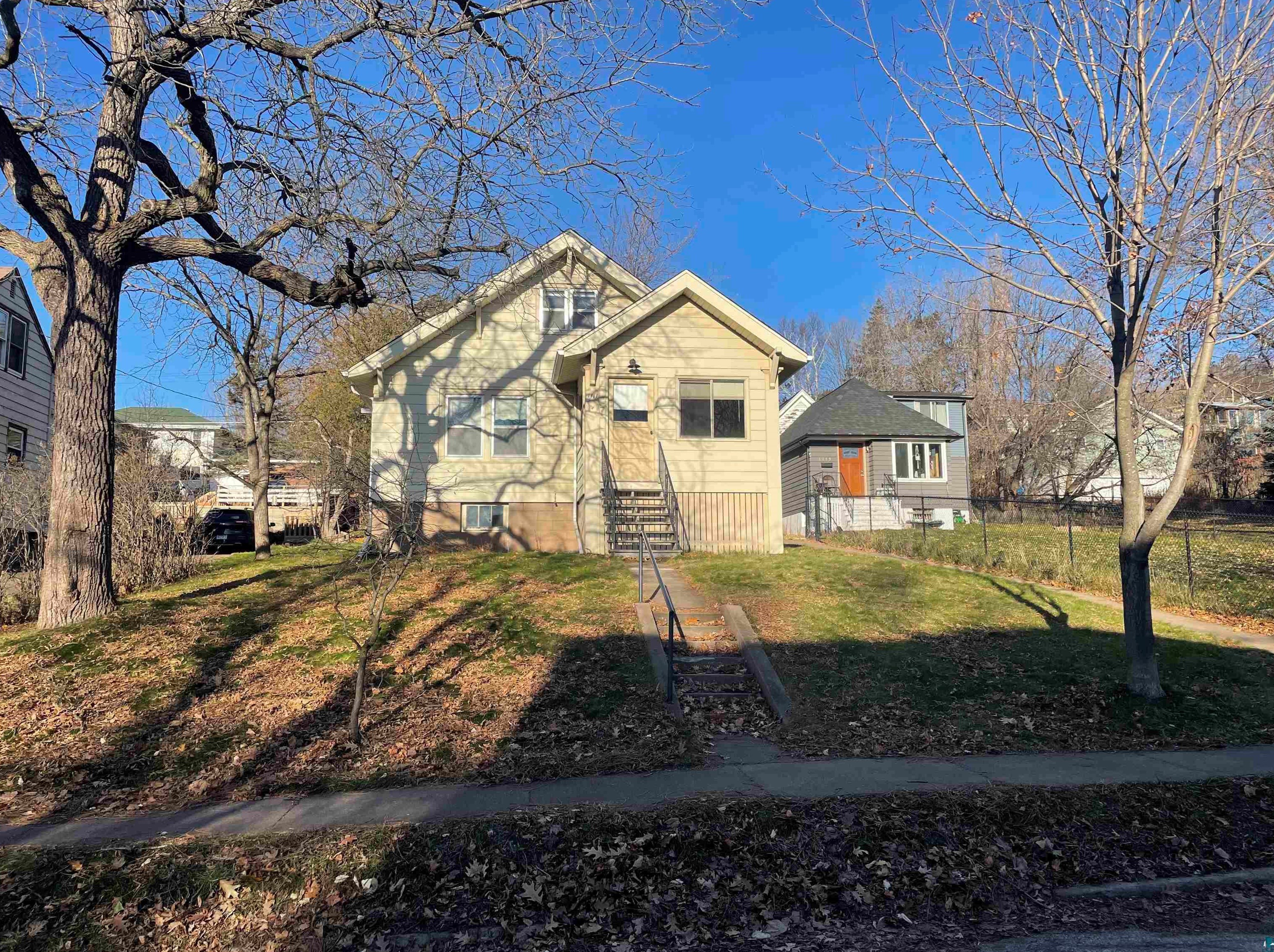1111 E 11th St, Duluth, MN 55805