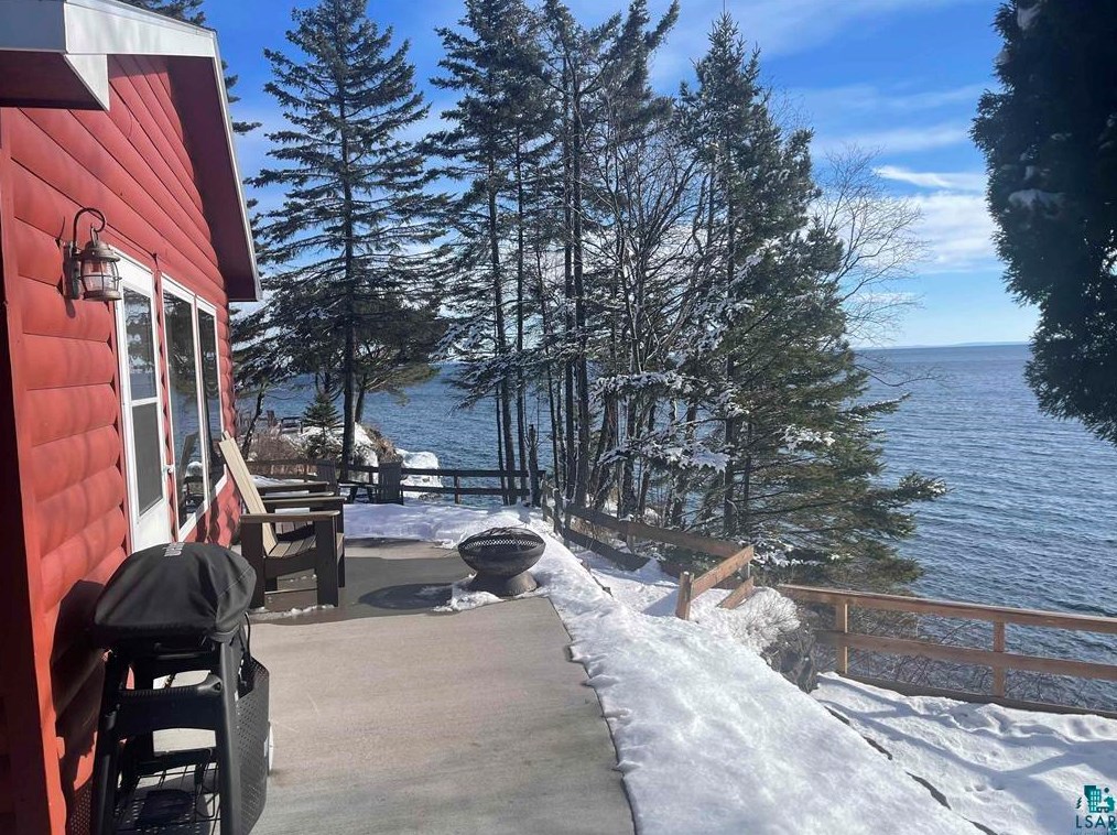 540 Old North Shore Rd, Two Harbors, MN 55616-4033