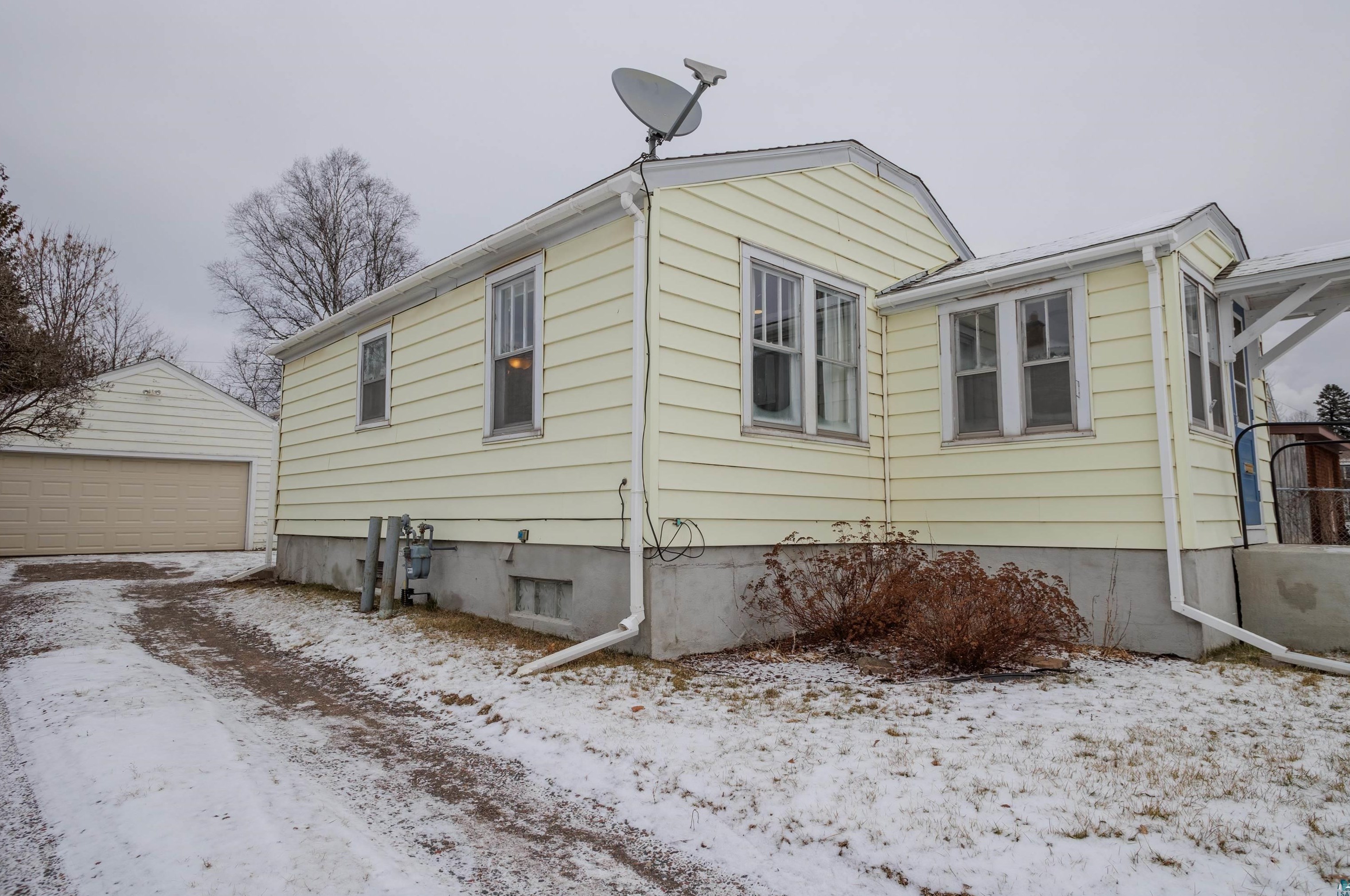 1423 Ave C, Scanlon, MN 55720