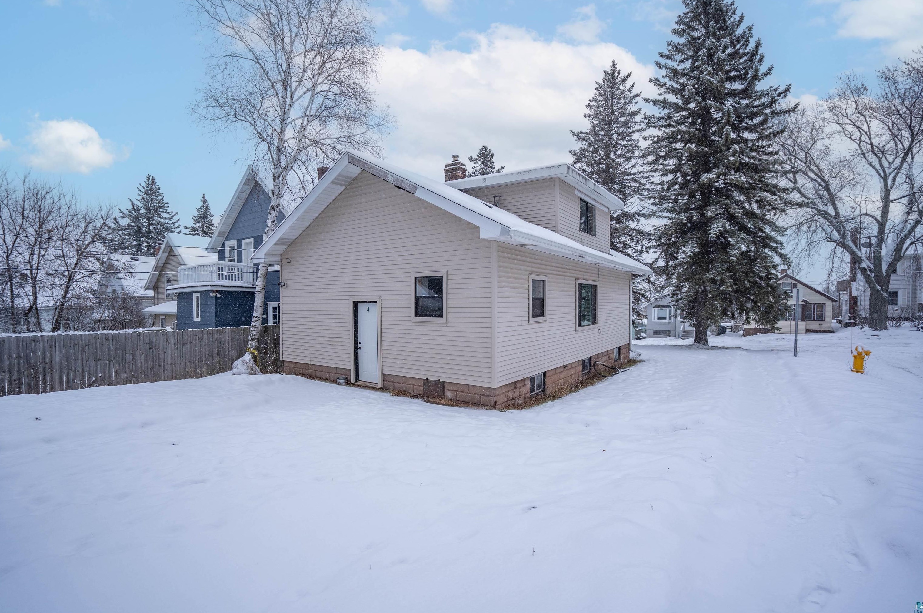 2819 W 6th St, Duluth, MN 55806